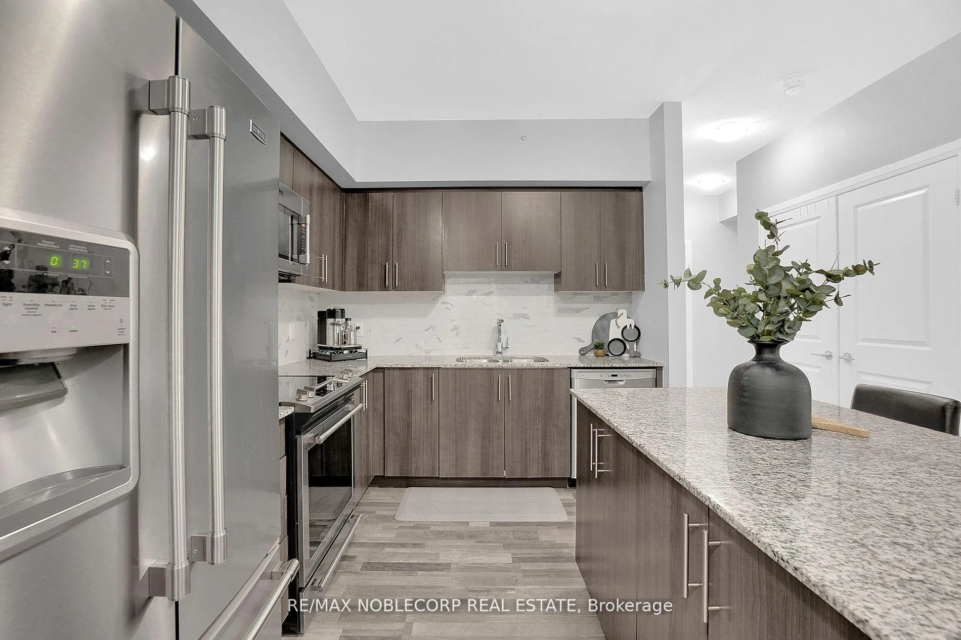 Photo 7 of Unit 206, 157 Wellington Street E, New Tecumseth, Alliston — HOMEH