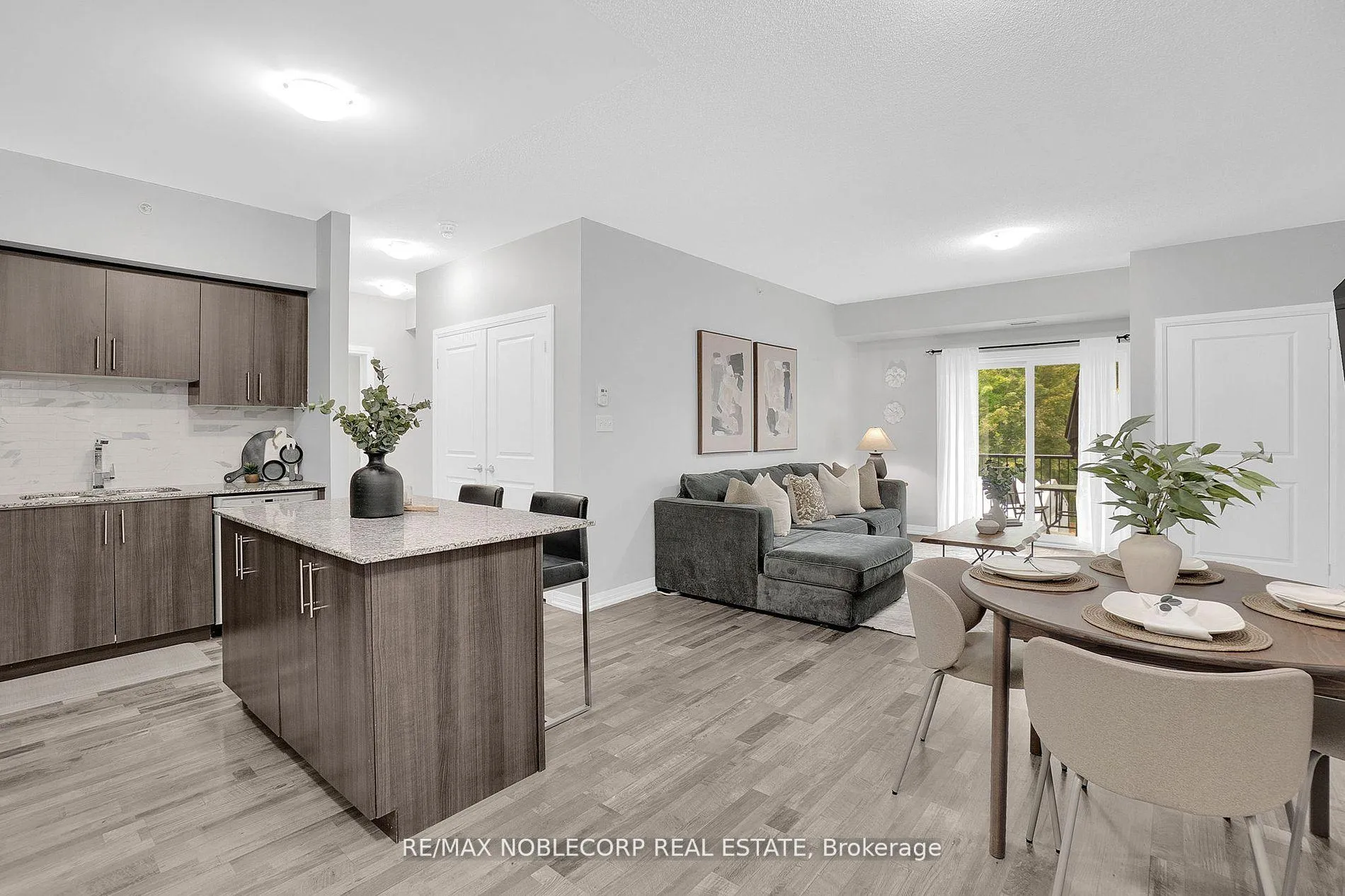 Photo 8 of Unit 206, 157 Wellington Street E, New Tecumseth, Alliston — HOMEH