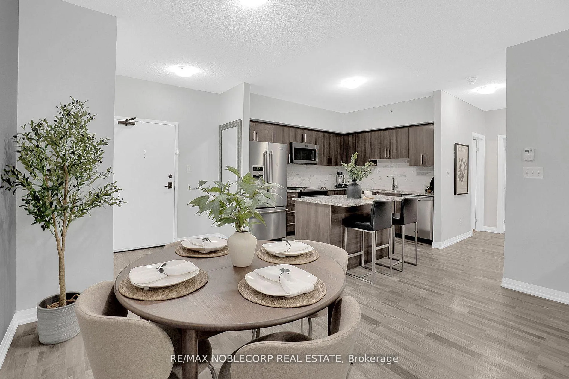 Photo 10 of Unit 206, 157 Wellington Street E, New Tecumseth, Alliston — HOMEH