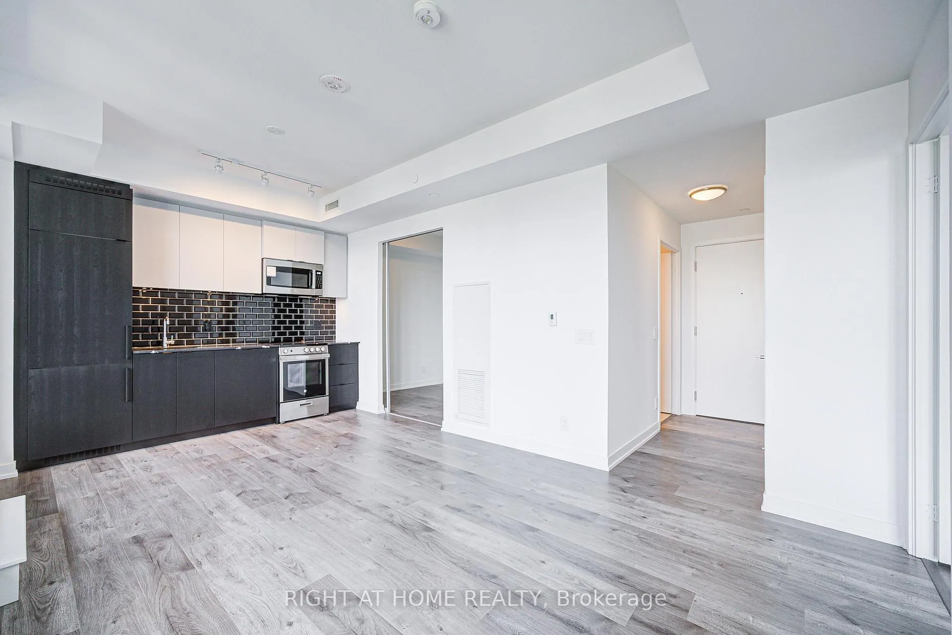 Photo 5 of Unit 603, 285 Dufferin Street, Toronto, South Parkdale — HOMEH