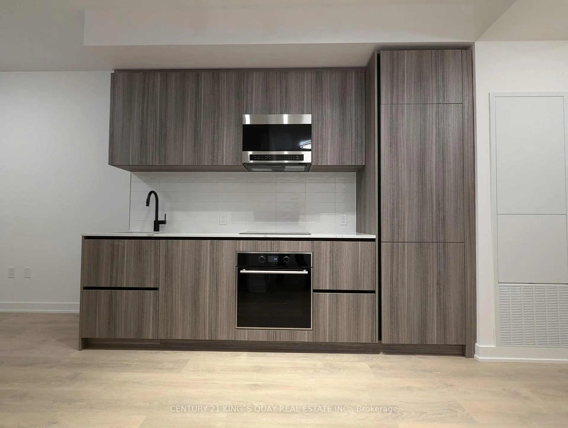 Photo 3 of Unit 1908, 127 Broadway Avenue, Toronto, Mount Pleasant West — HOMEH