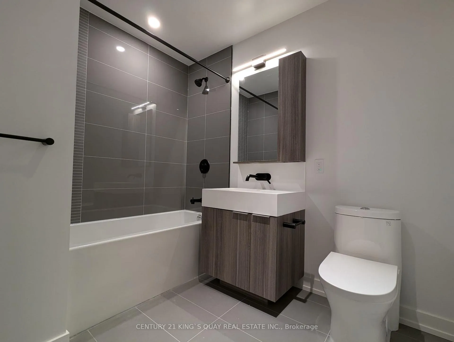 Photo 15 of Unit 1908, 127 Broadway Avenue, Toronto, Mount Pleasant West — HOMEH