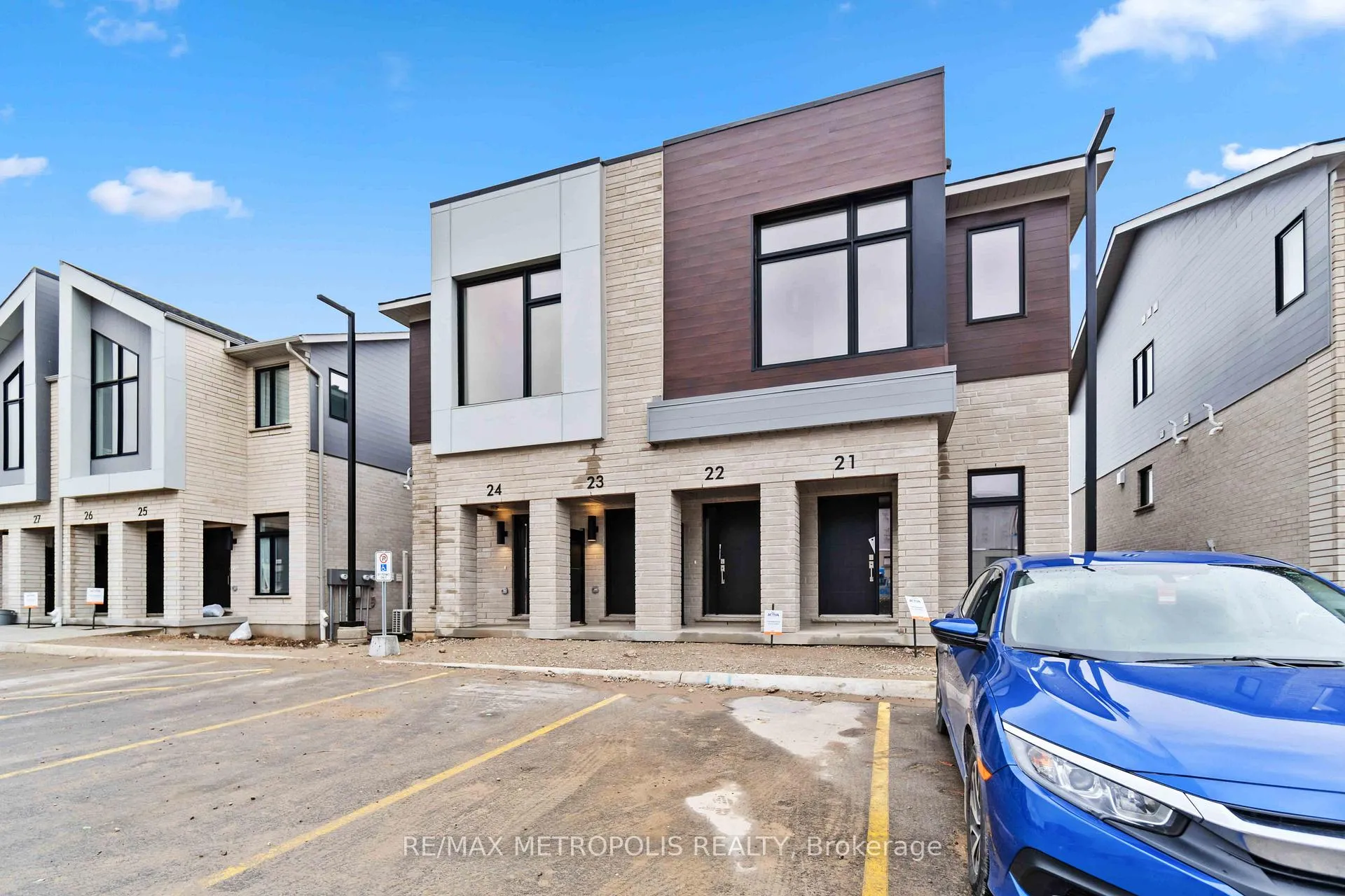 Photo 3 of Unit 23, 15 Stauffer Woods Trail, Kitchener — HOMEH