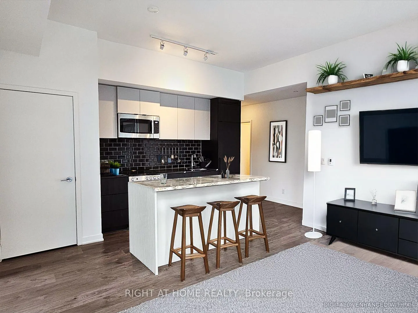 Front of Unit 408, 285 Dufferin Street W