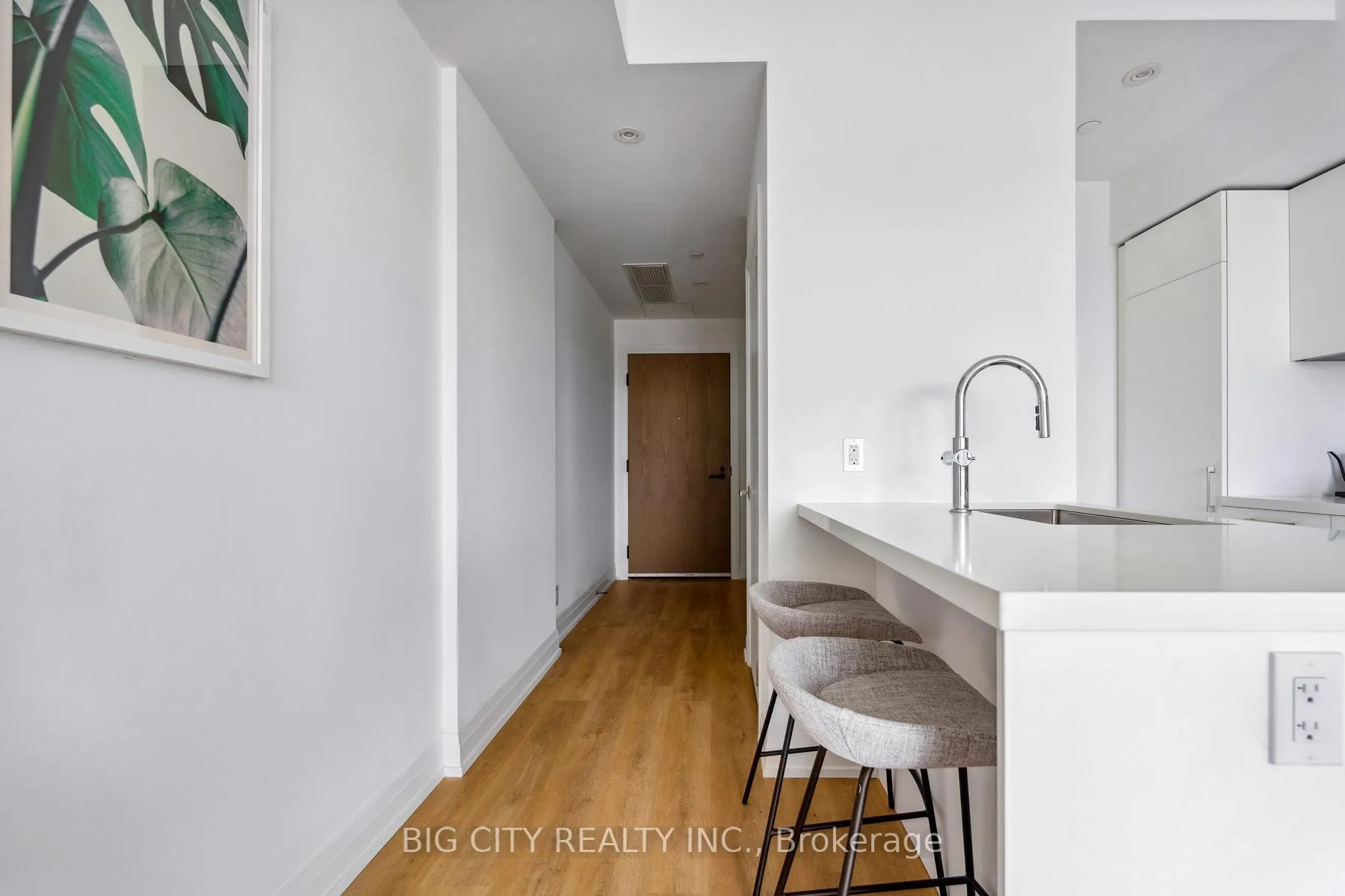 Photo 2 of Unit 709, 36 Brentcliffe Road, Toronto, Thorncliffe Park — HOMEH