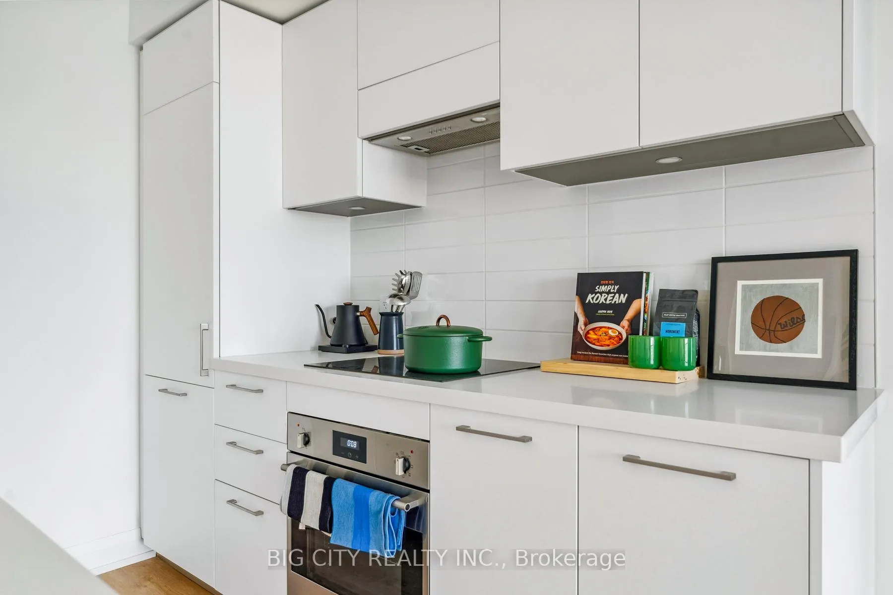Photo 7 of Unit 709, 36 Brentcliffe Road, Toronto, Thorncliffe Park — HOMEH