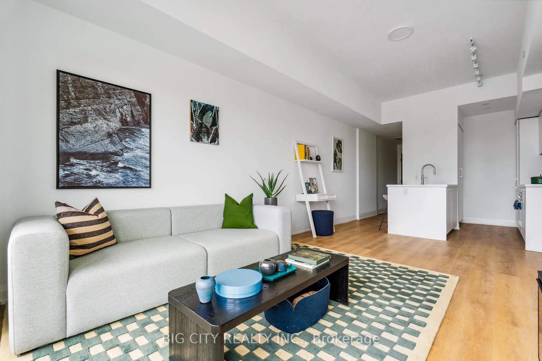 Photo 14 of Unit 709, 36 Brentcliffe Road, Toronto, Thorncliffe Park — HOMEH