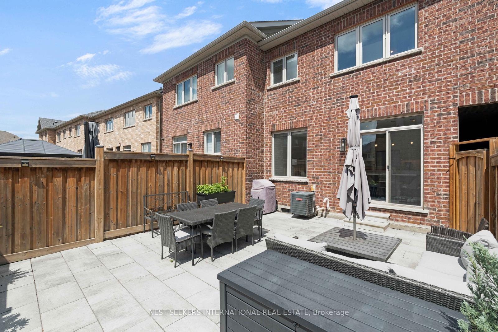 Photo 30 of 21 True Blue Crescent, Caledon, Bolton East — HOMEH