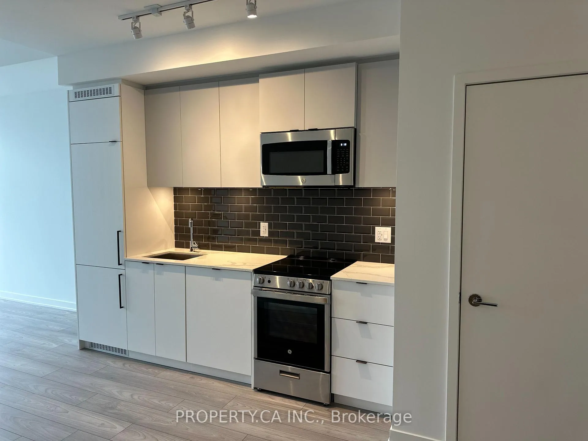 Photo 4 of Unit 409, 285 Dufferin Street, Toronto, South Parkdale — HOMEH