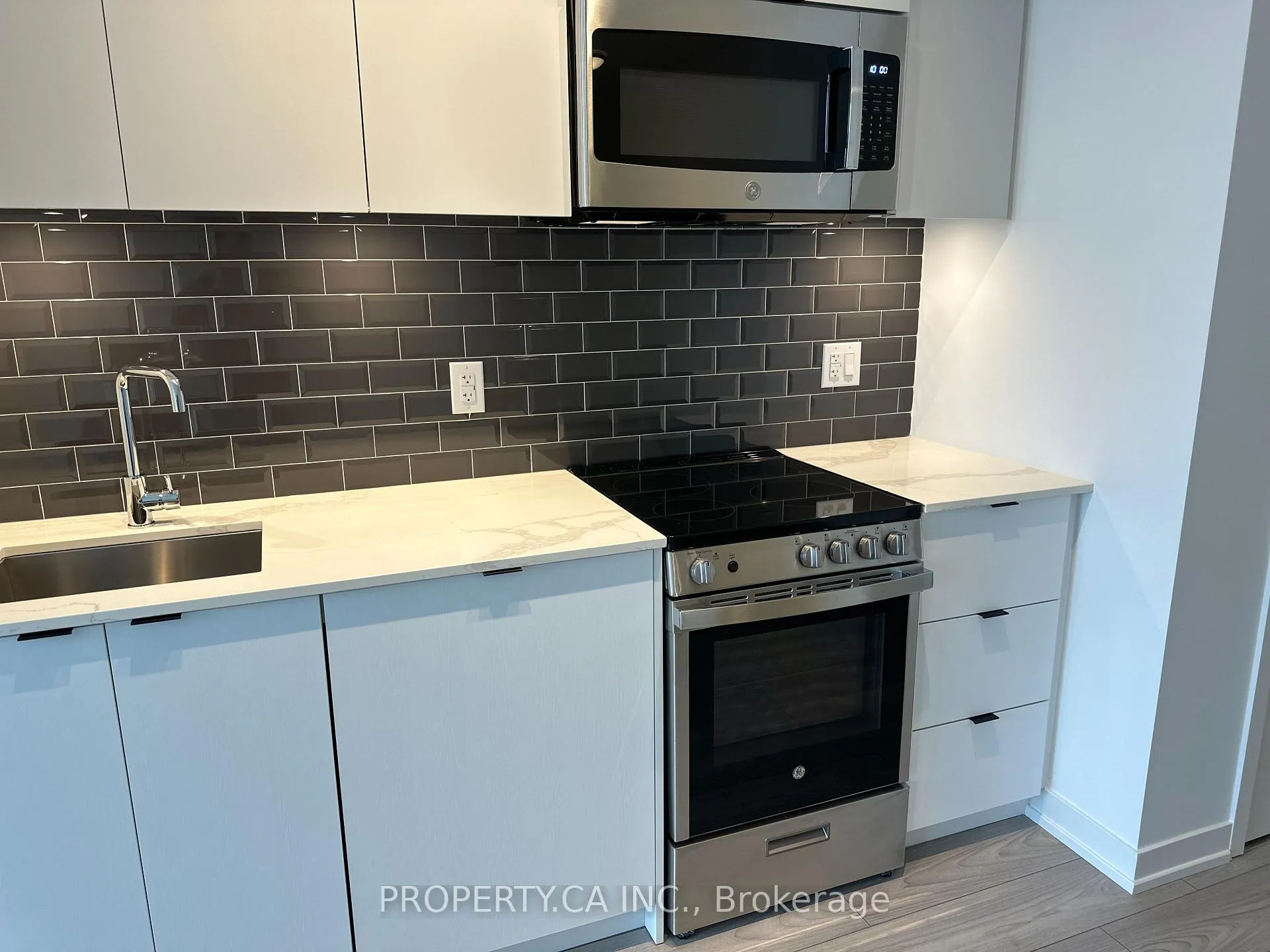 Photo 12 of Unit 409, 285 Dufferin Street, Toronto, South Parkdale — HOMEH
