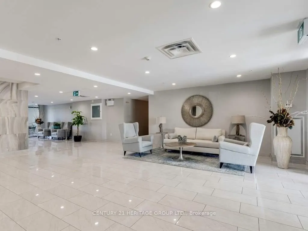 Photo 2 of Unit 322, 35 Southshore Crescent, Hamilton, Lakeshore — HOMEH