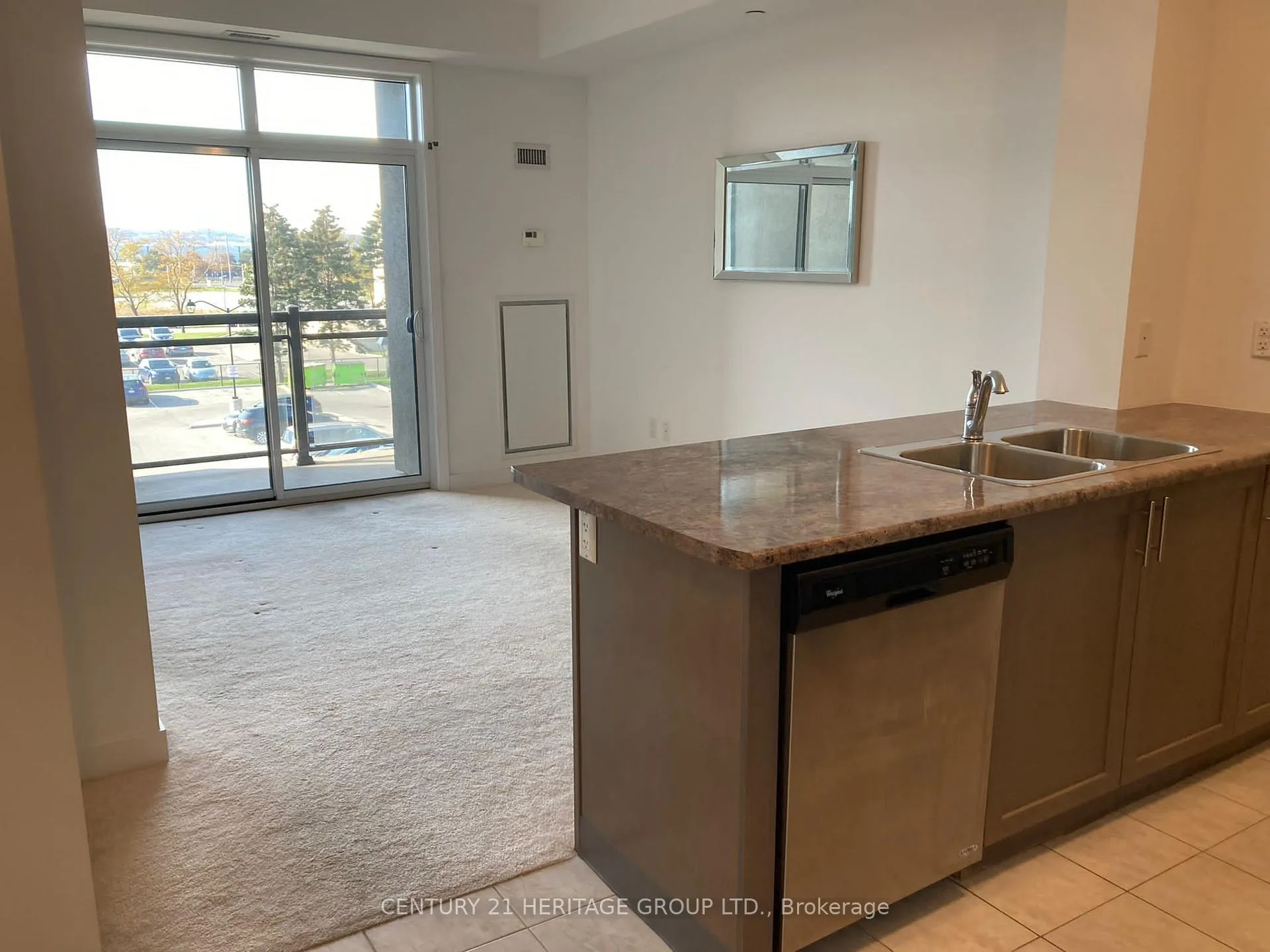 Photo 4 of Unit 322, 35 Southshore Crescent, Hamilton, Lakeshore — HOMEH