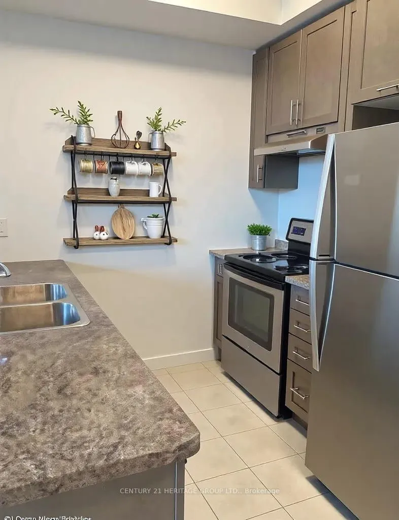 Photo 5 of Unit 322, 35 Southshore Crescent, Hamilton, Lakeshore — HOMEH