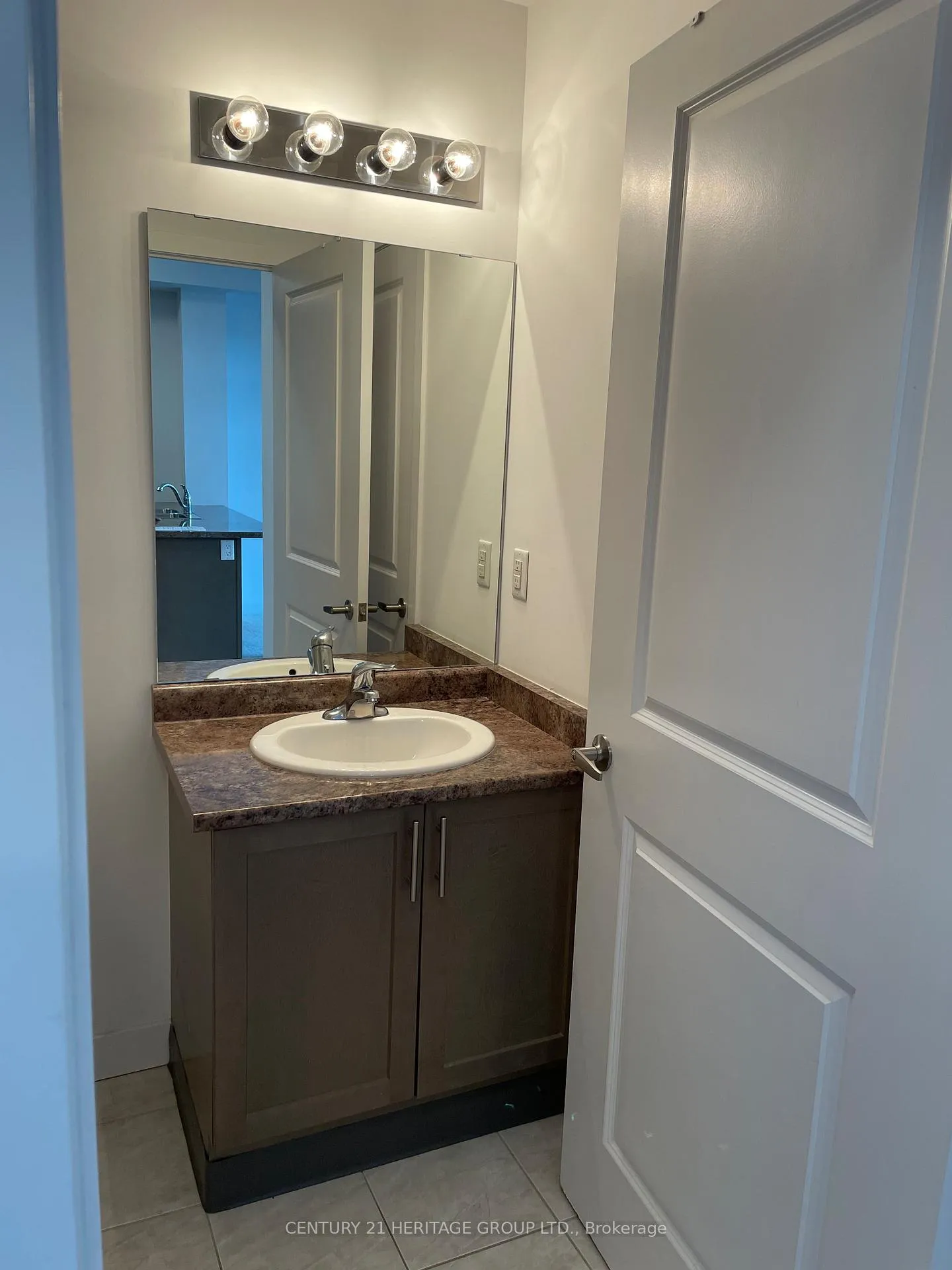 Photo 9 of Unit 322, 35 Southshore Crescent, Hamilton, Lakeshore — HOMEH