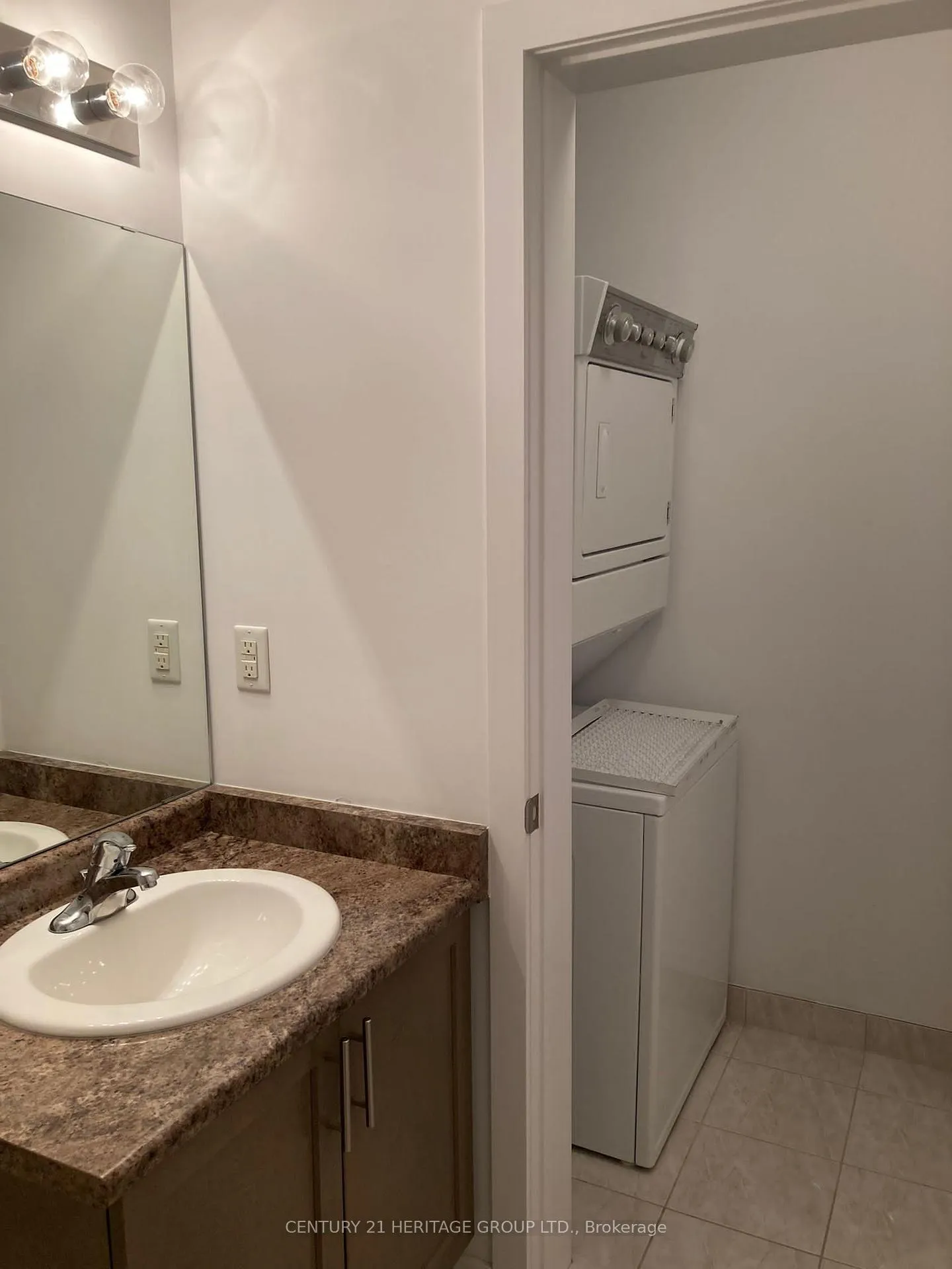 Photo 10 of Unit 322, 35 Southshore Crescent, Hamilton, Lakeshore — HOMEH