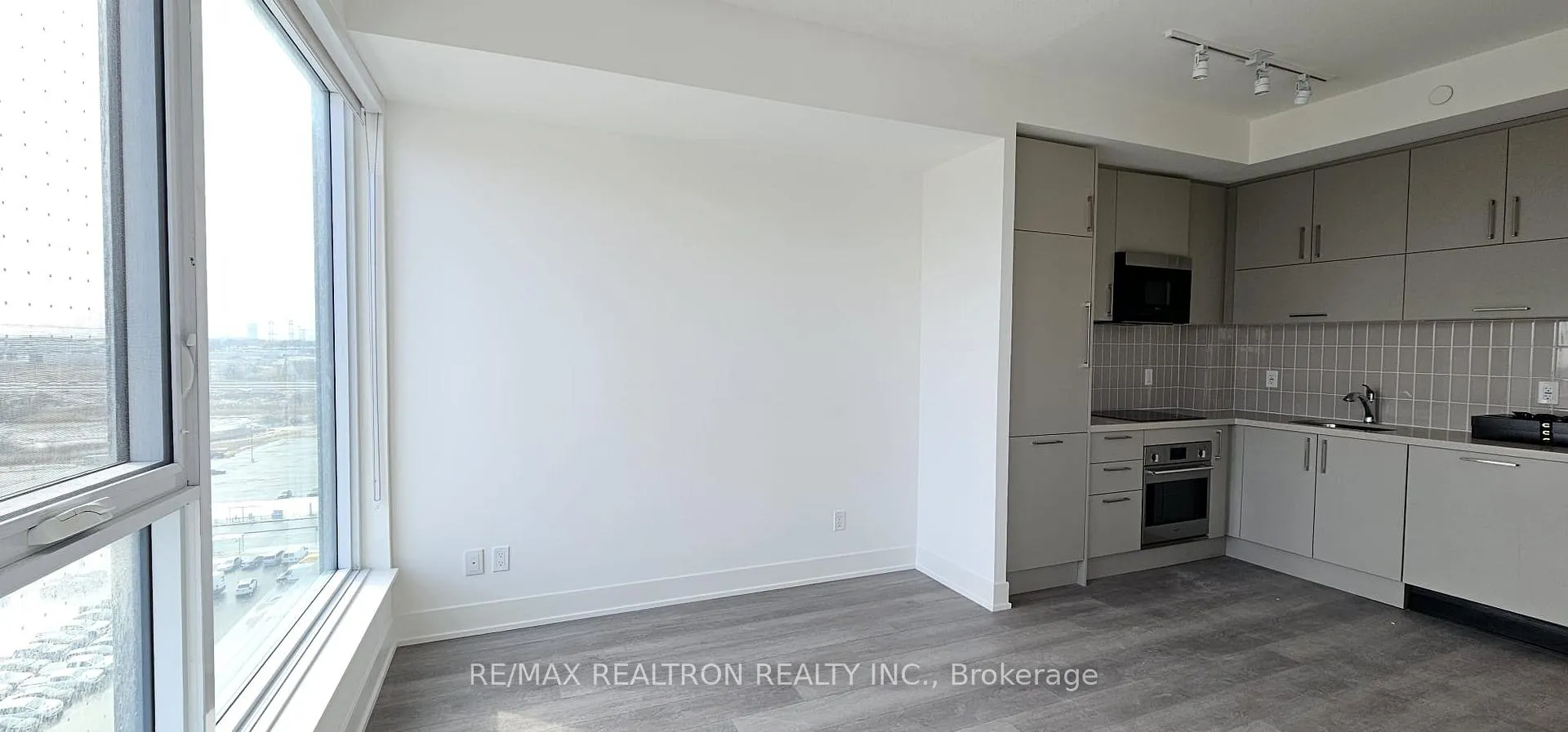 Photo 5 of Unit 1105, 38 Andre De Grasse Street, Markham, Unionville — HOMEH