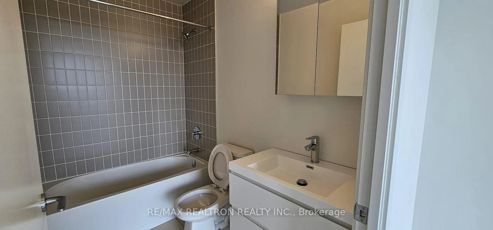 Photo 12 of Unit 1105, 38 Andre De Grasse Street, Markham, Unionville — HOMEH