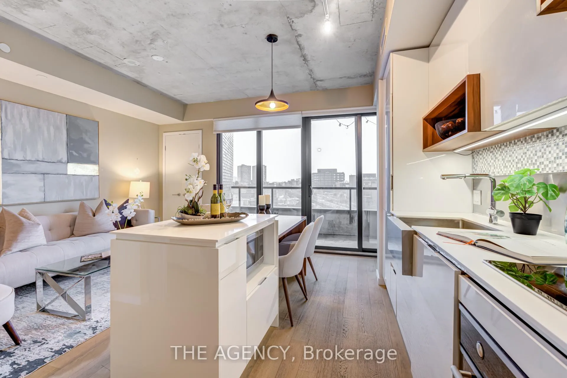 Photo 2 of Unit 711, 383 Sorauren Avenue, Toronto, Roncesvalles — HOMEH