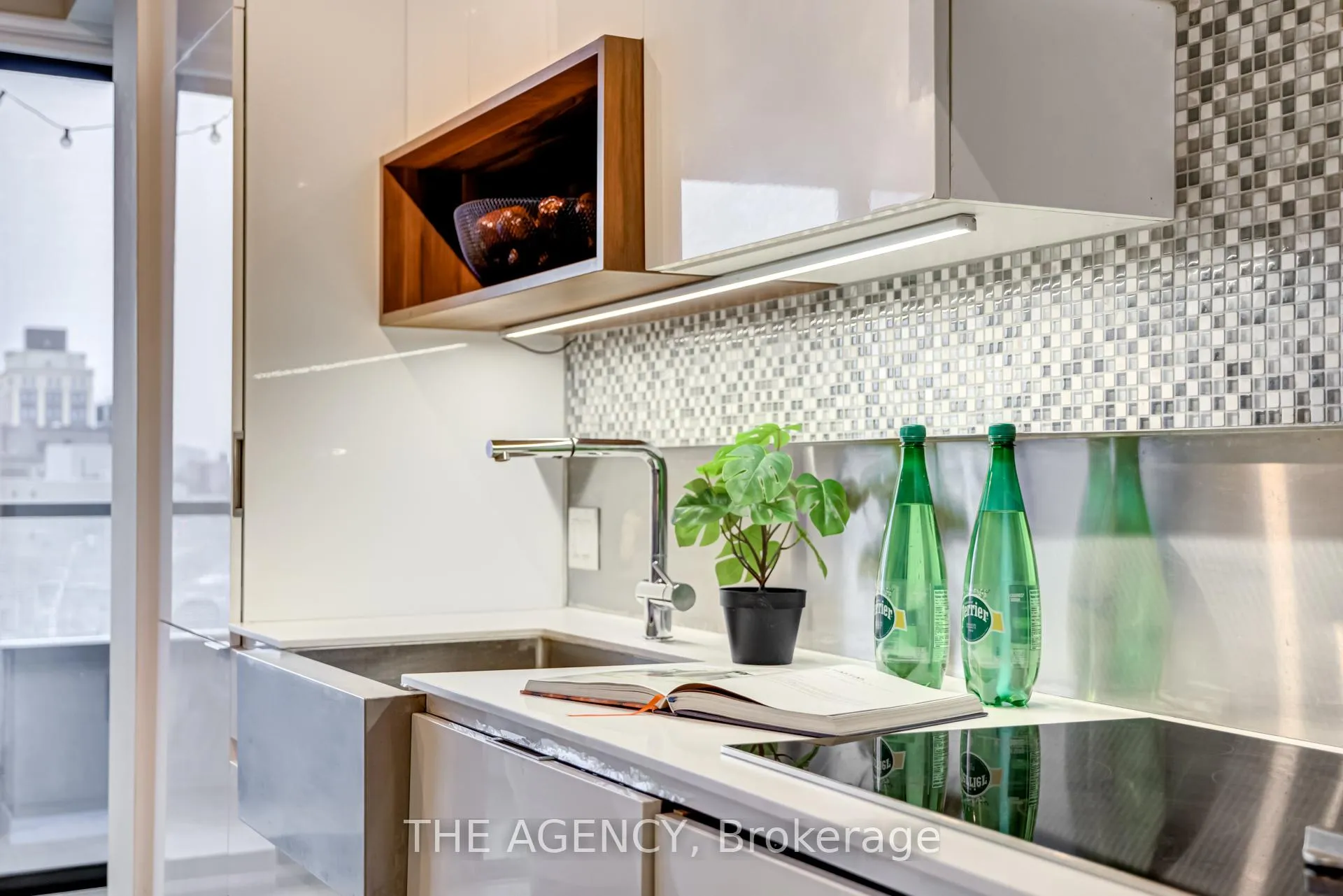 Photo 10 of Unit 711, 383 Sorauren Avenue, Toronto, Roncesvalles — HOMEH