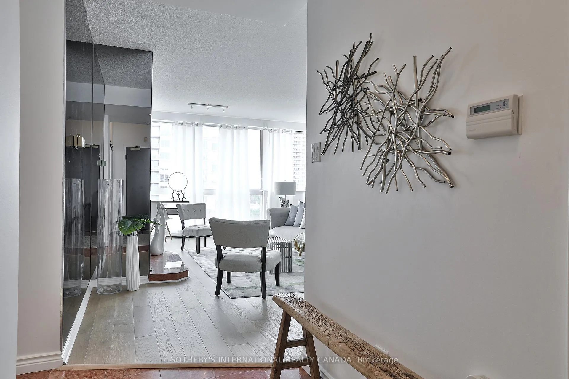 Photo 2 of Unit 1003, 7 Broadway Avenue, Toronto, Mount Pleasant West — HOMEH
