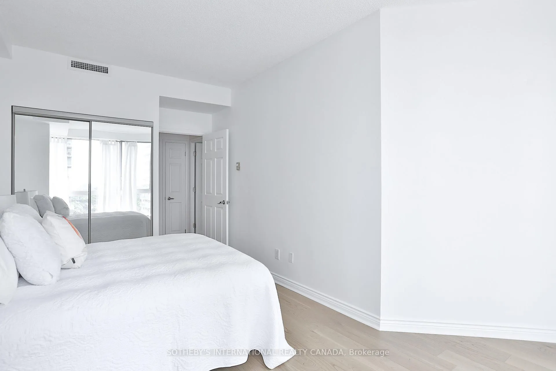 Photo 22 of Unit 1003, 7 Broadway Avenue, Toronto, Mount Pleasant West — HOMEH