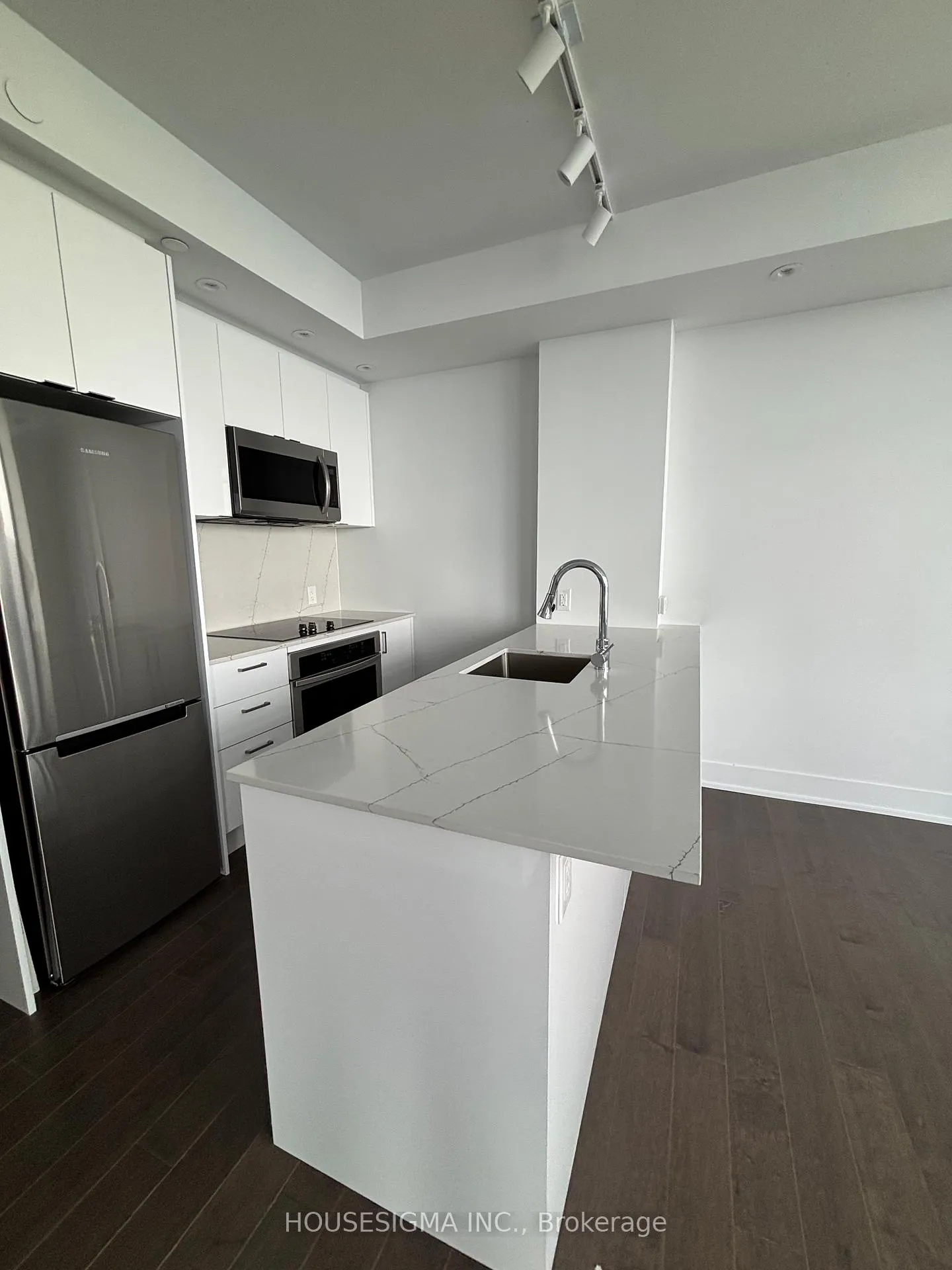 Front of Unit 3509, 1928 Lake Shore Boulevard W