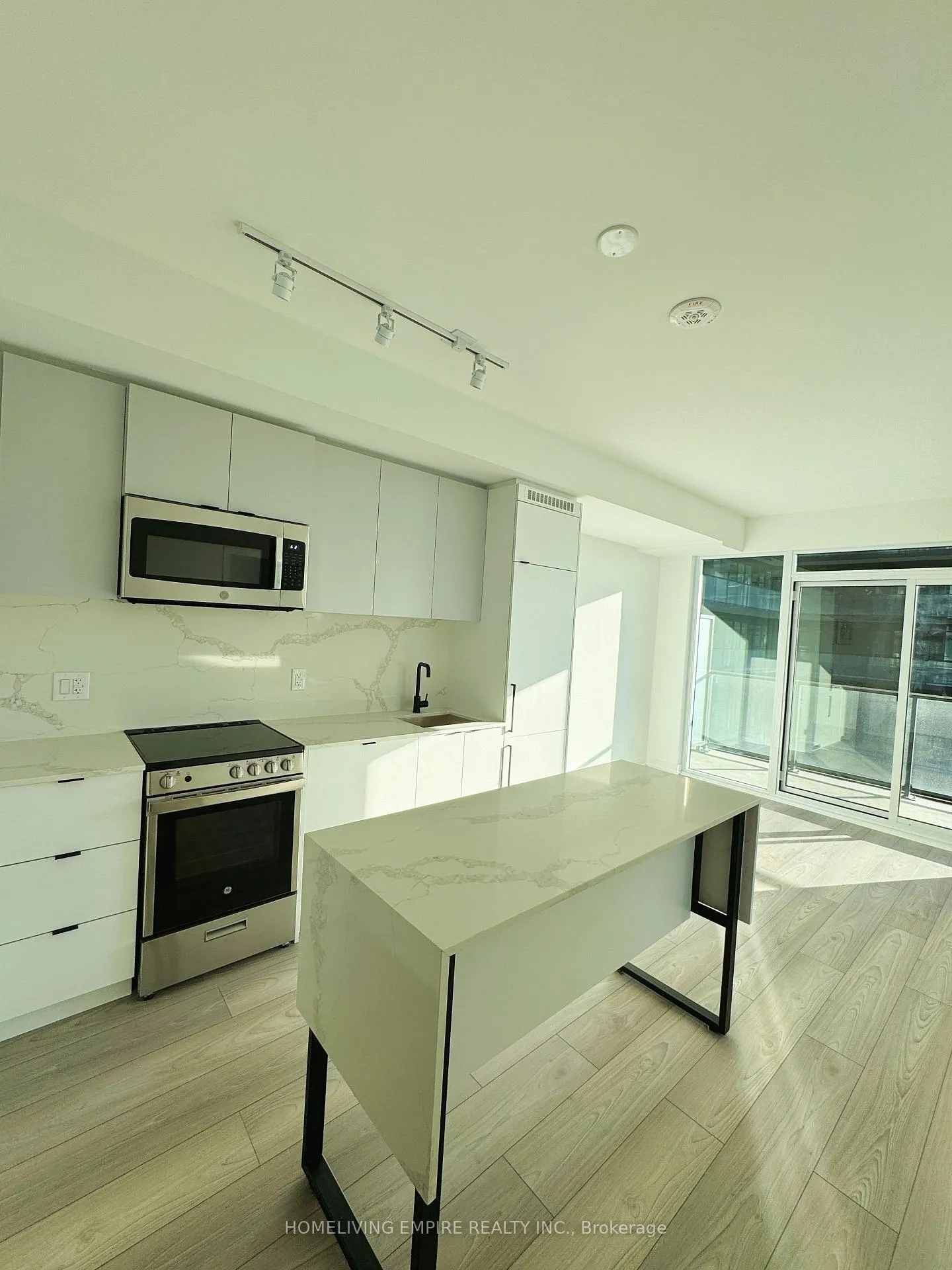 Photo 6 of Unit 806, 285 Dufferin Street, Toronto, South Parkdale — HOMEH