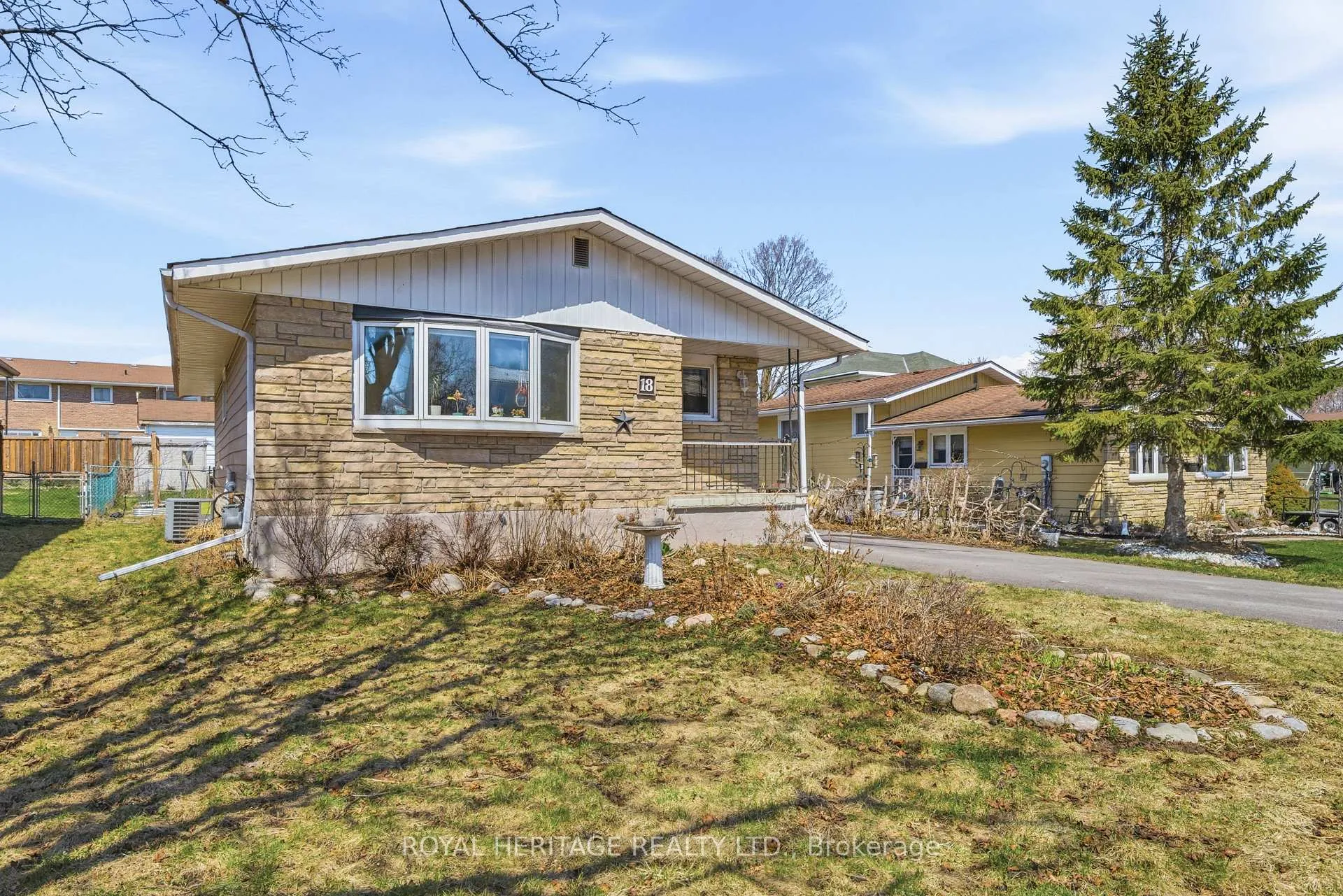 Photo 1 of 18 Panelas Crescent, Quinte West, Trenton Ward — HOMEH