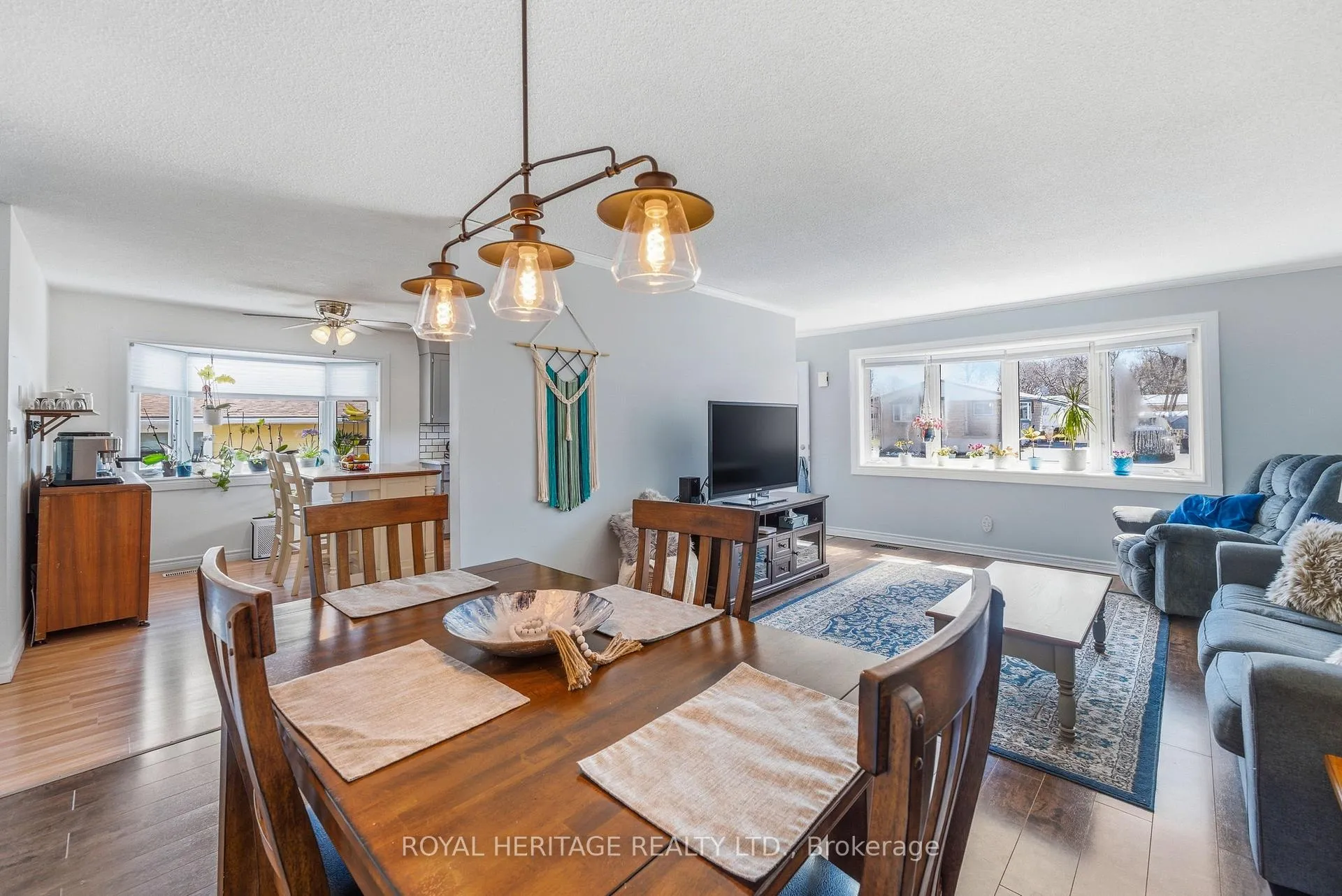 Photo 12 of 18 Panelas Crescent, Quinte West, Trenton Ward — HOMEH