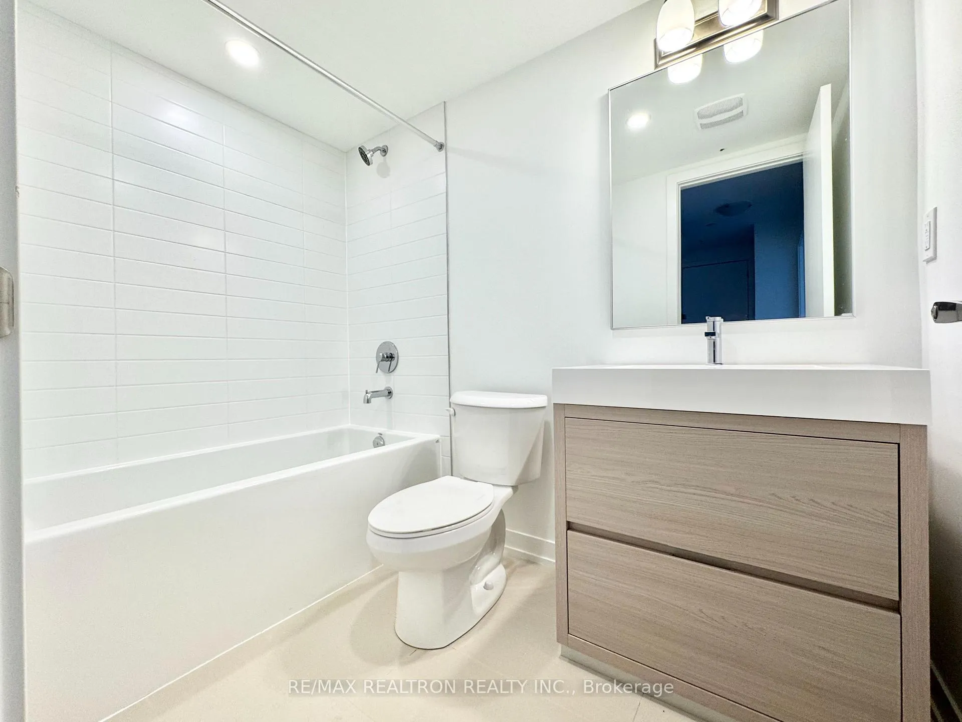 Photo 12 of 24 Turtle Island Road, Toronto, Englemount-Lawrence — HOMEH