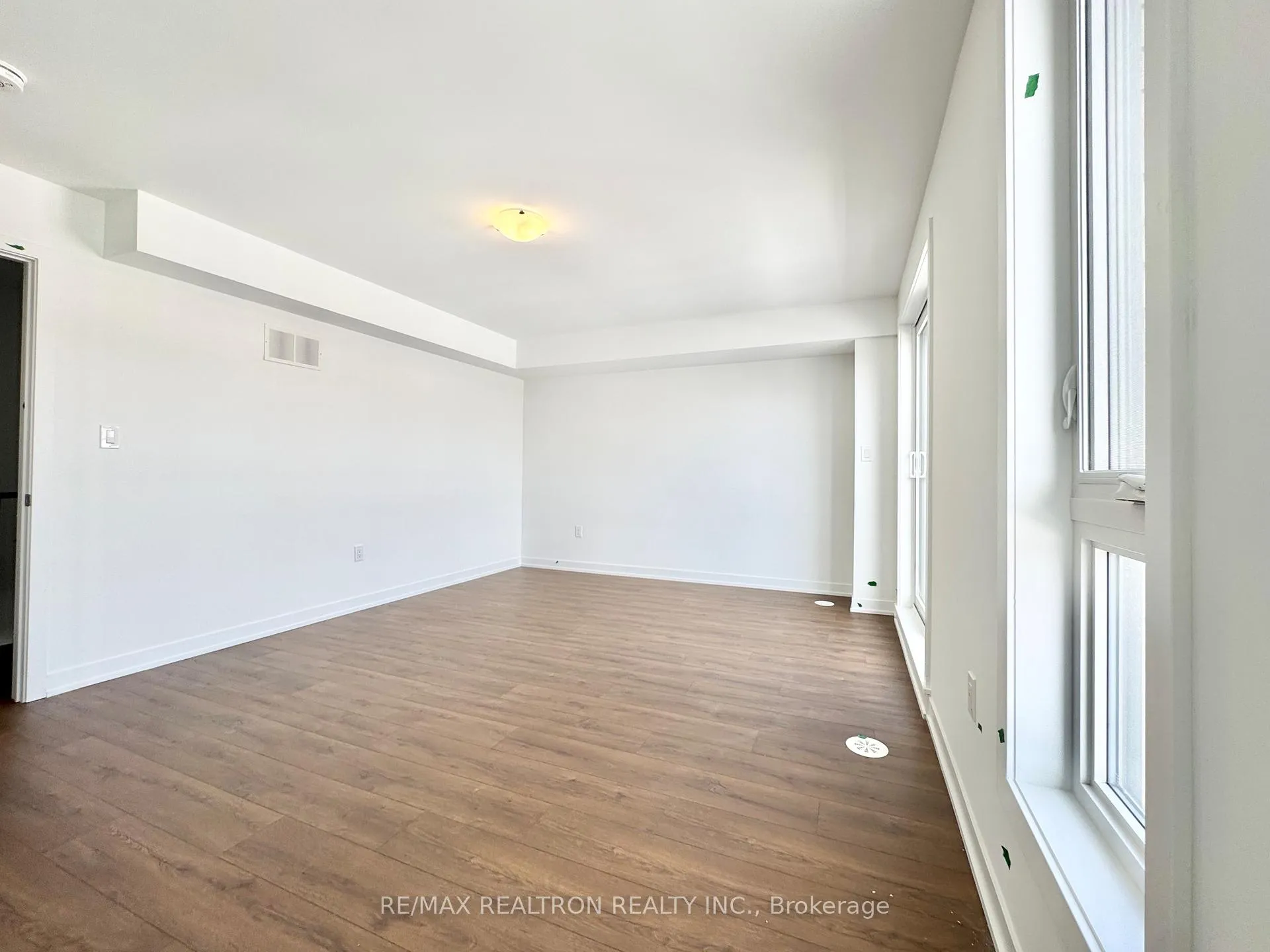Photo 16 of 24 Turtle Island Road, Toronto, Englemount-Lawrence — HOMEH