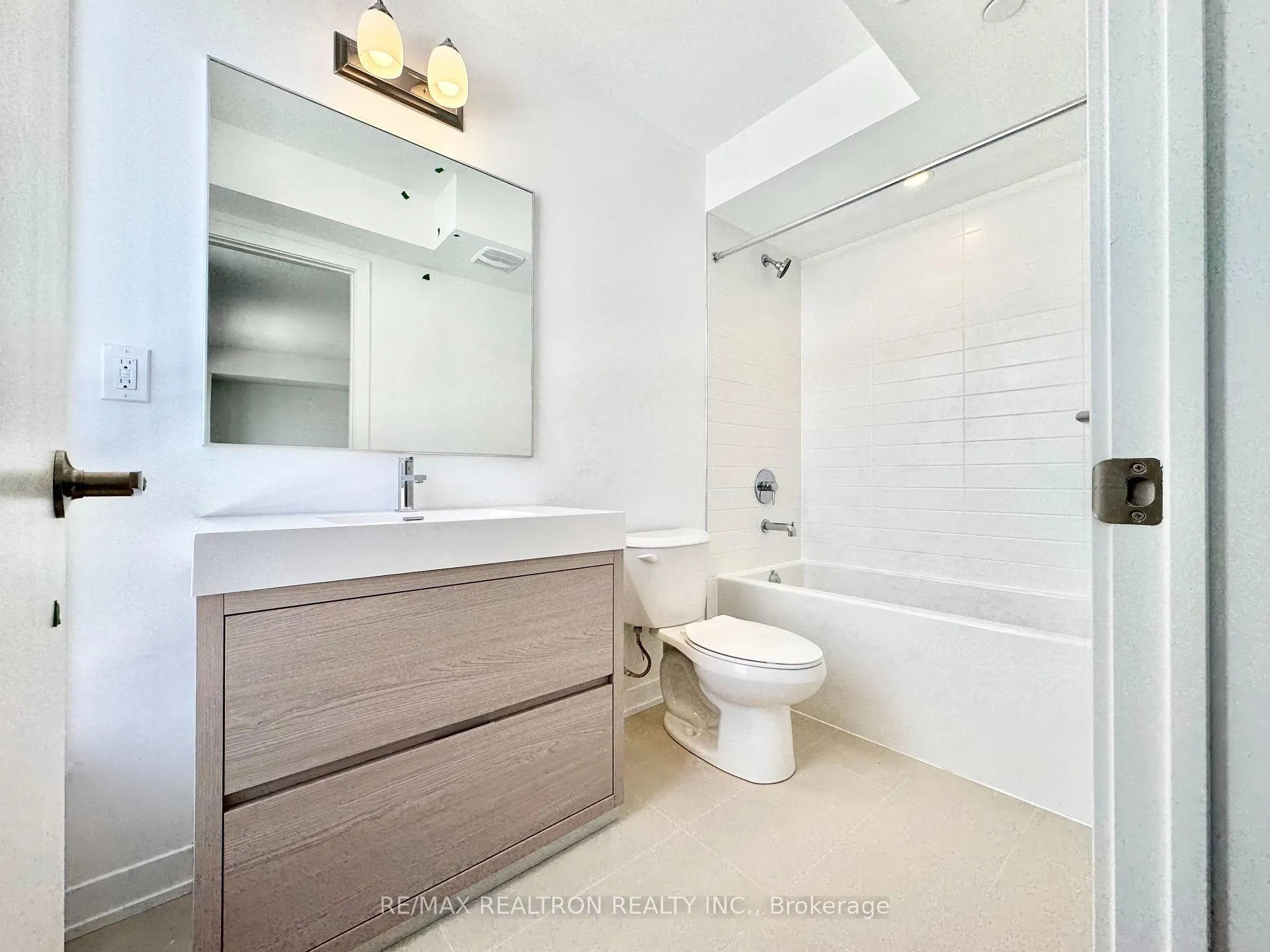 Photo 17 of 24 Turtle Island Road, Toronto, Englemount-Lawrence — HOMEH