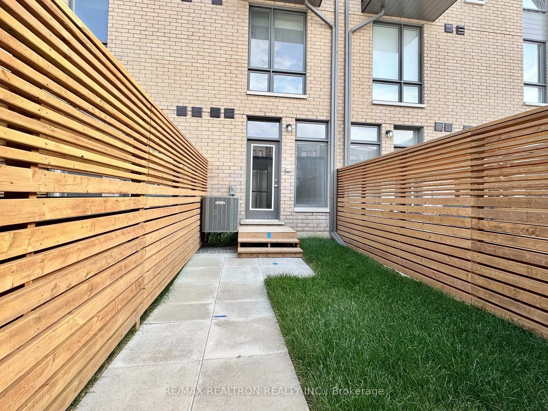 Photo 21 of 24 Turtle Island Road, Toronto, Englemount-Lawrence — HOMEH