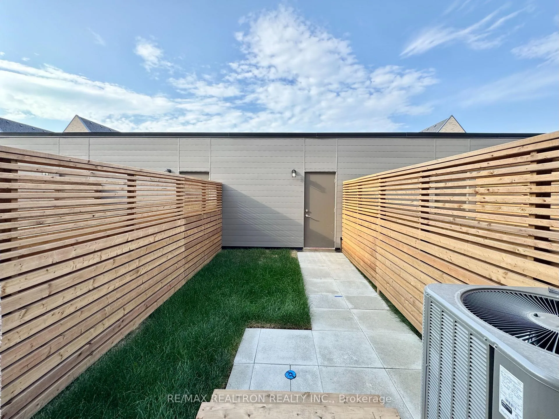Photo 22 of 24 Turtle Island Road, Toronto, Englemount-Lawrence — HOMEH