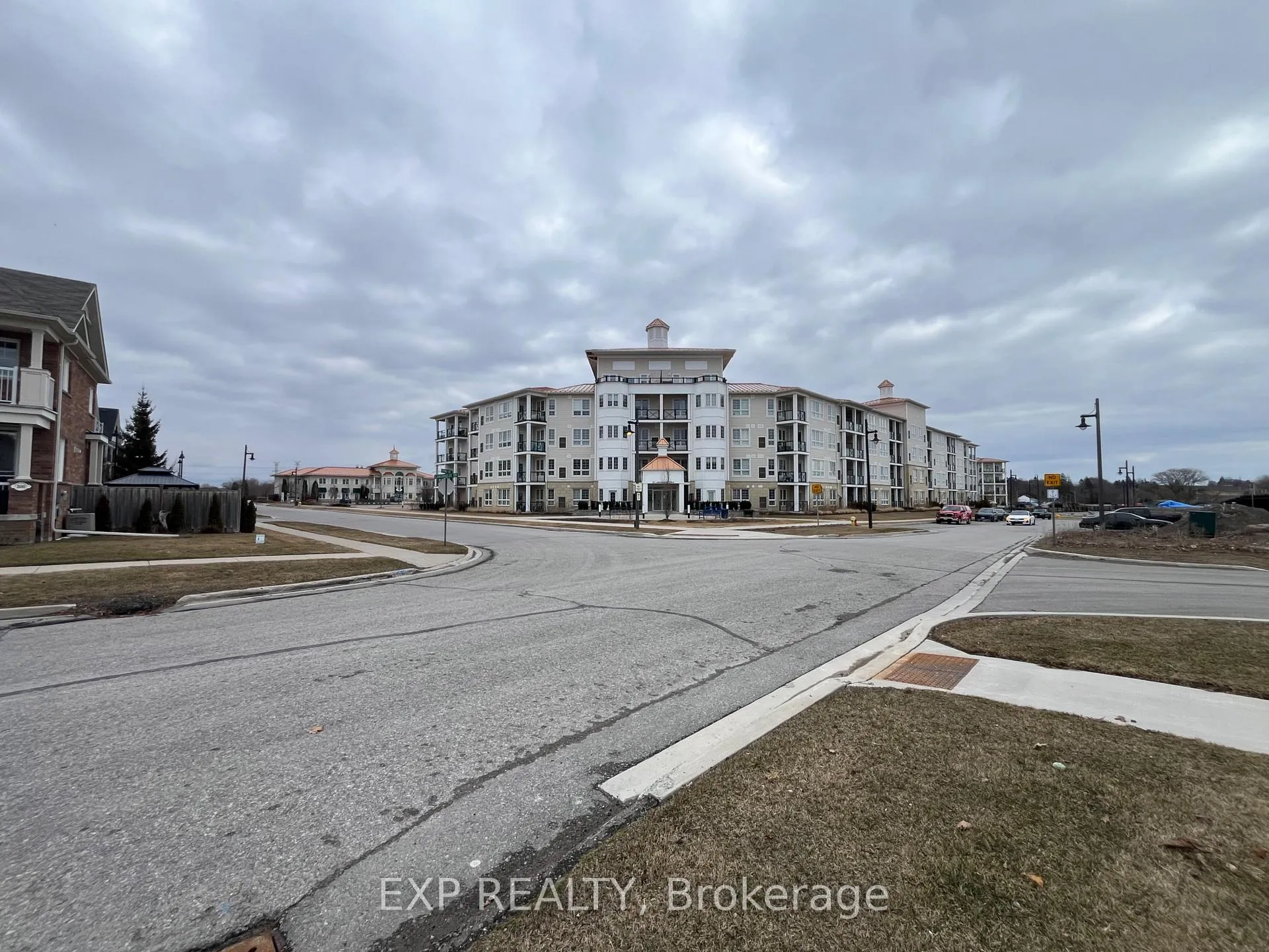 Photo 2 of Unit 113, 50 Lakebreeze Drive, Clarington, Newcastle — HOMEH
