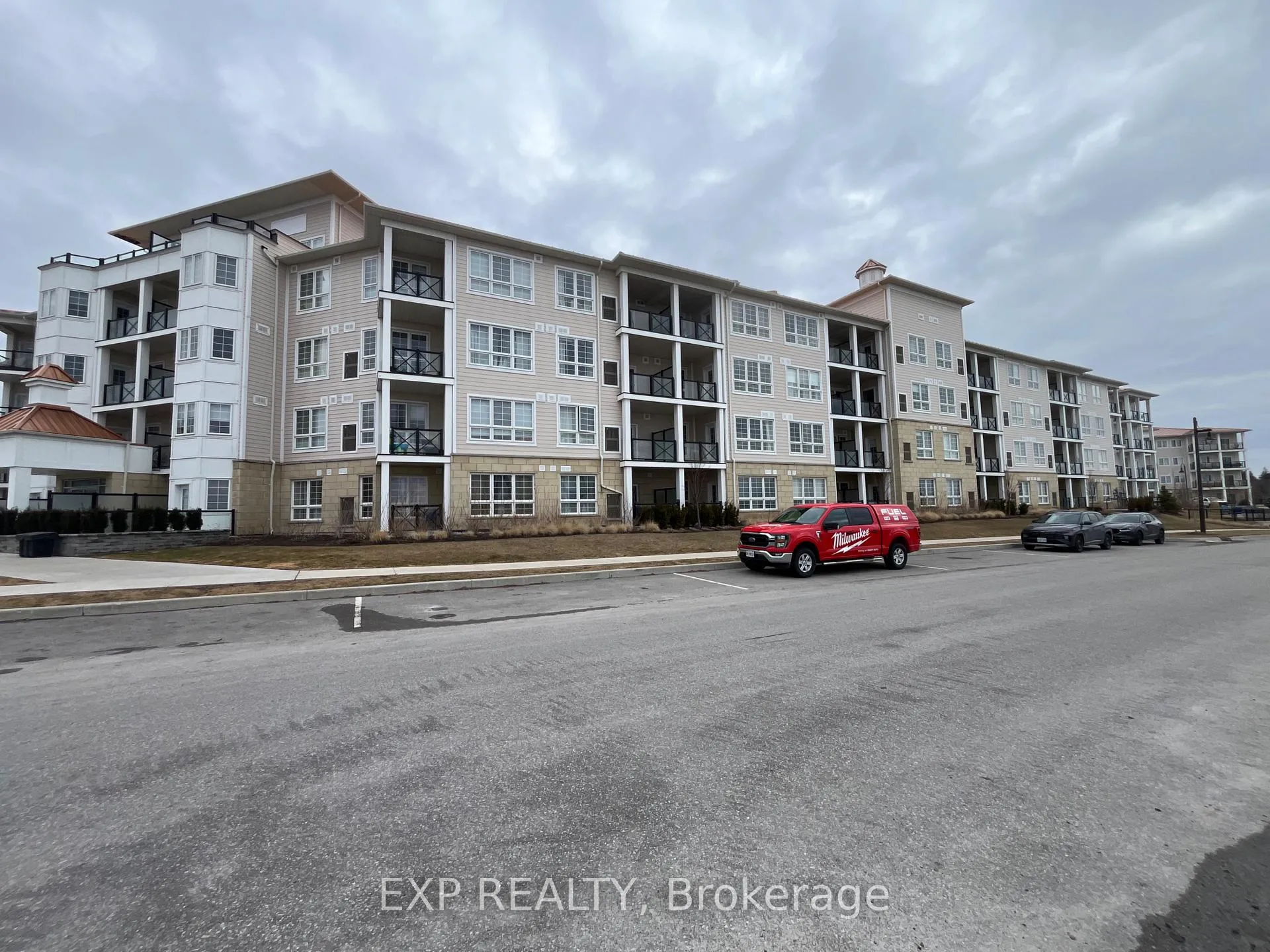 Photo 3 of Unit 113, 50 Lakebreeze Drive, Clarington, Newcastle — HOMEH