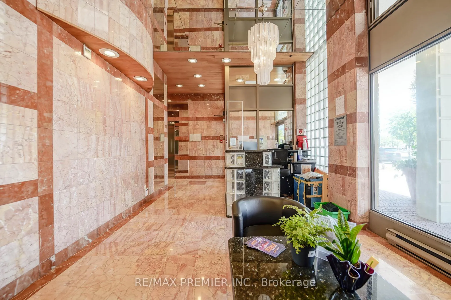 Photo 5 of Unit Unit 601, 250 Queens Quay Boulevard W, Toronto, Waterfront Communities — HOMEH