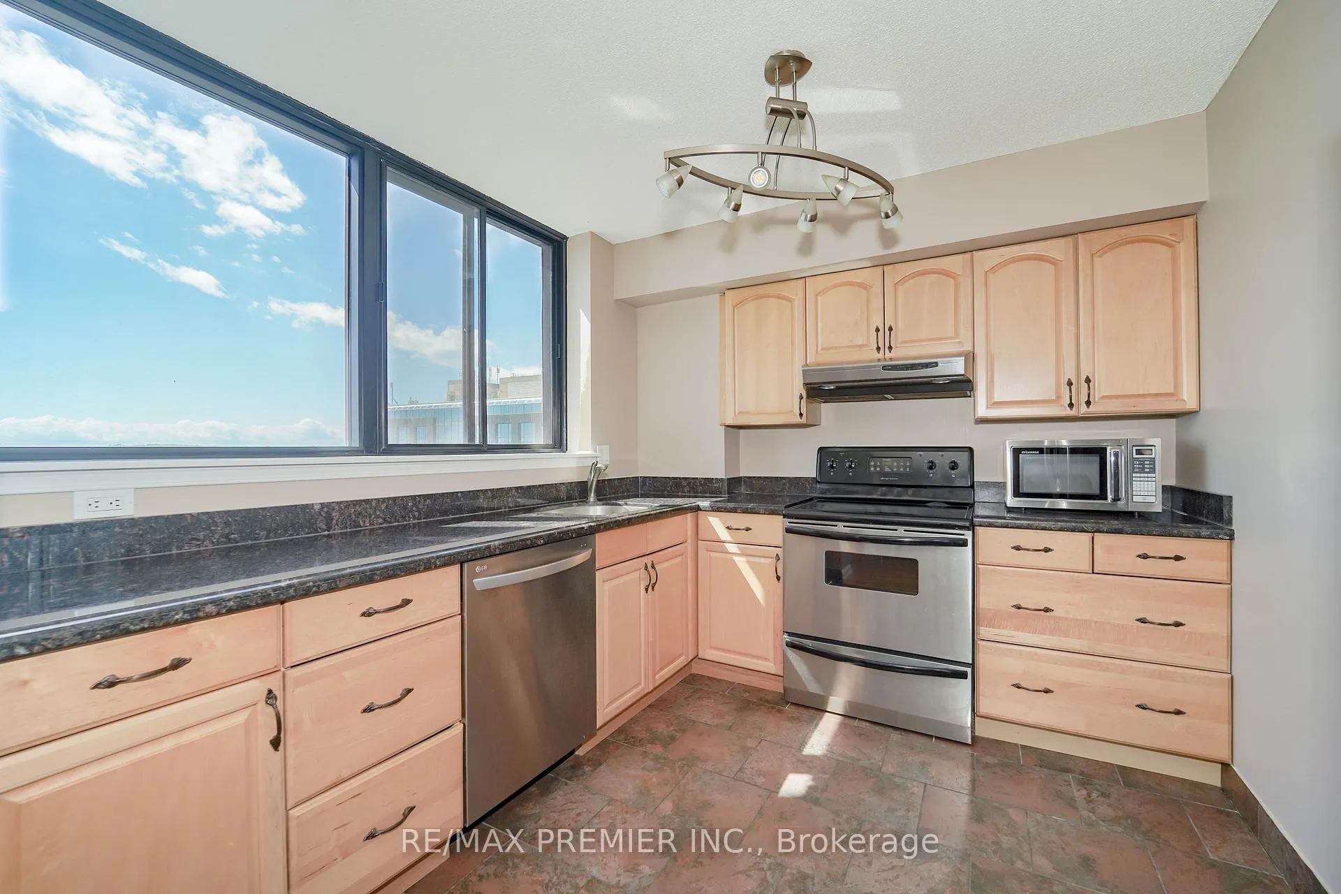 Photo 10 of Unit Unit 601, 250 Queens Quay Boulevard W, Toronto, Waterfront Communities — HOMEH