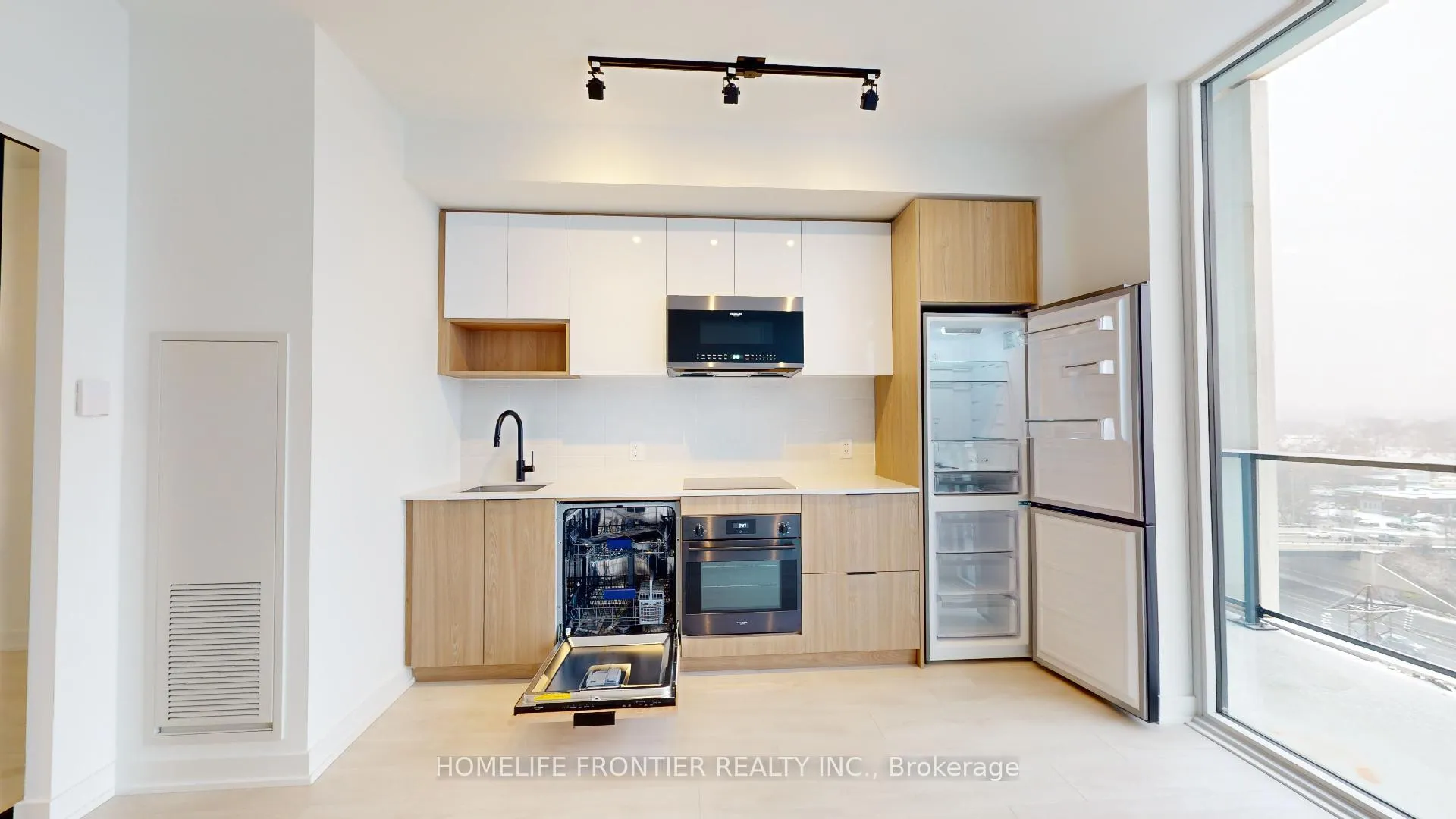 Photo 5 of Unit 904, 5 Defries Street, Toronto, Regent Park — HOMEH