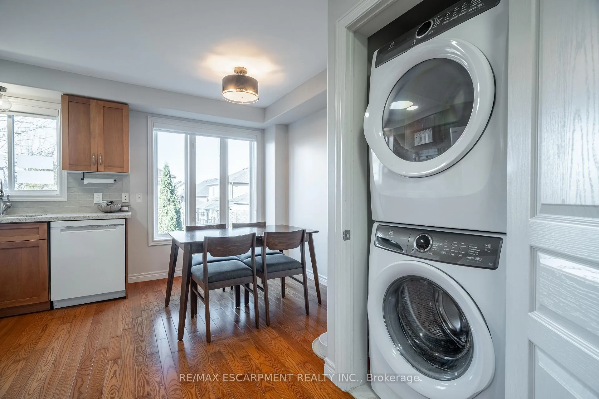 Photo 12 of Unit 6, 25 Viking Drive, Hamilton, Binbrook — HOMEH