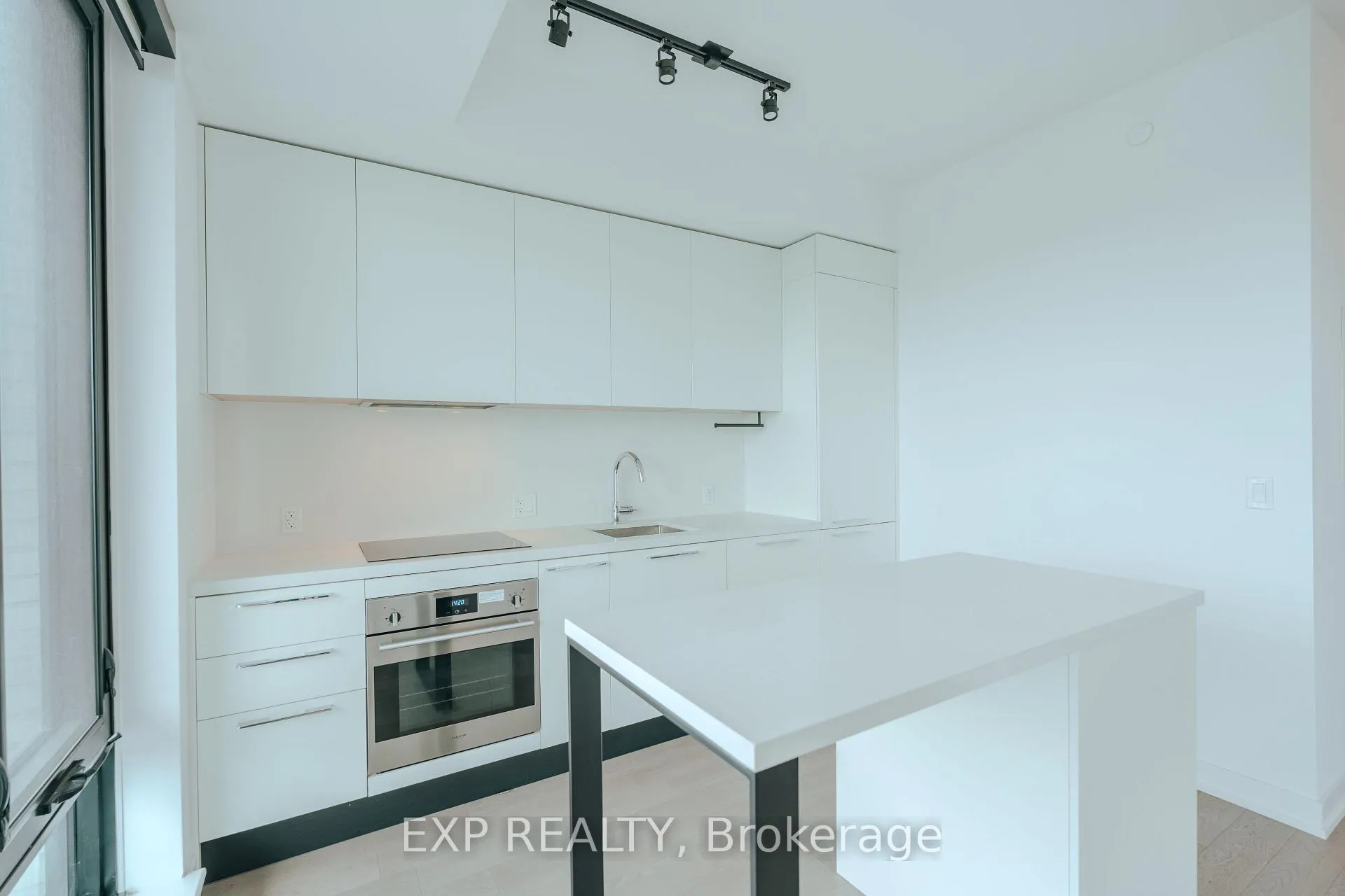 Photo 8 of Unit 1008, 200 Sudbury Street, Toronto, Little Portugal — HOMEH