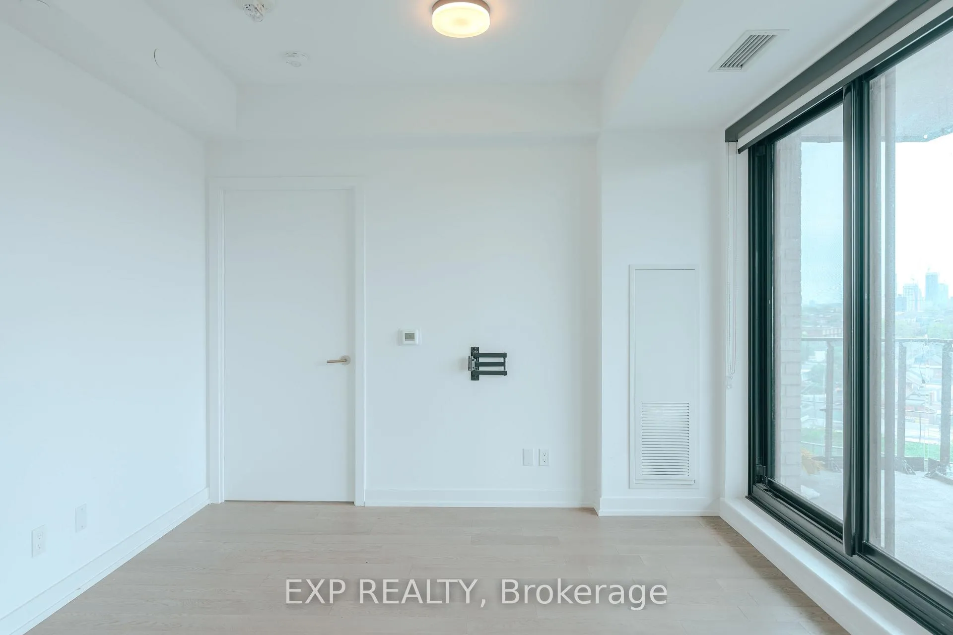 Photo 9 of Unit 1008, 200 Sudbury Street, Toronto, Little Portugal — HOMEH