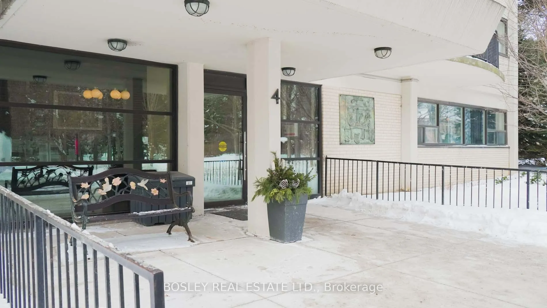 Front of Unit 8B, 4 Deer Park Crescent