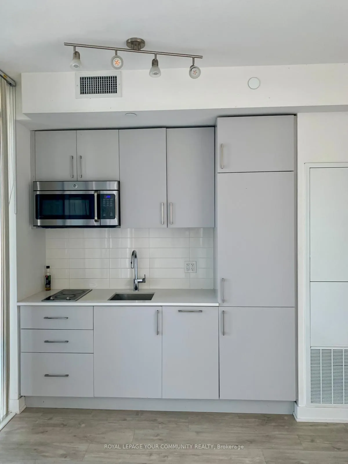 Photo 9 of Unit 1401, 576 Front Street W, Toronto, Waterfront Communities — HOMEH