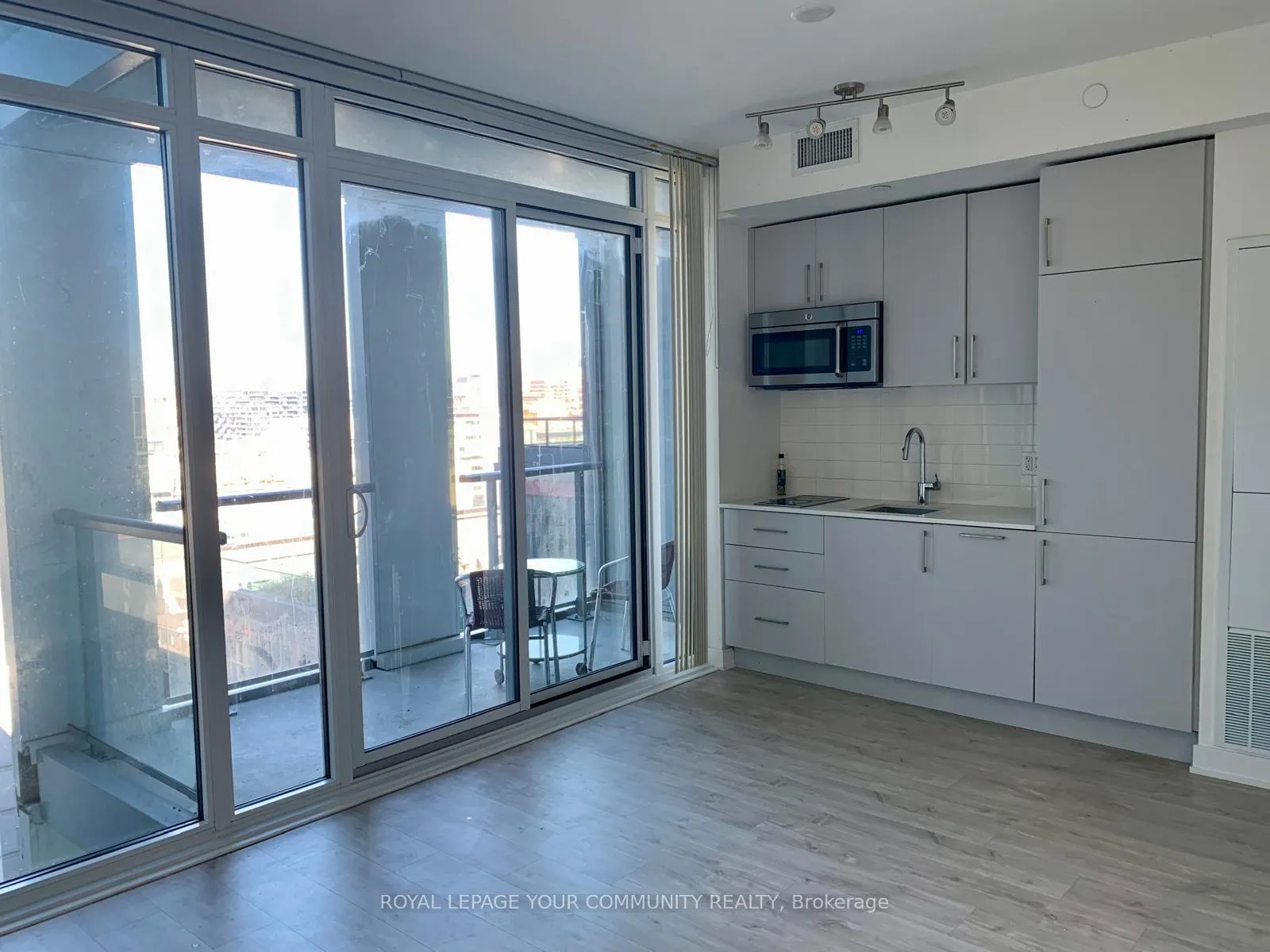 Photo 10 of Unit 1401, 576 Front Street W, Toronto, Waterfront Communities — HOMEH