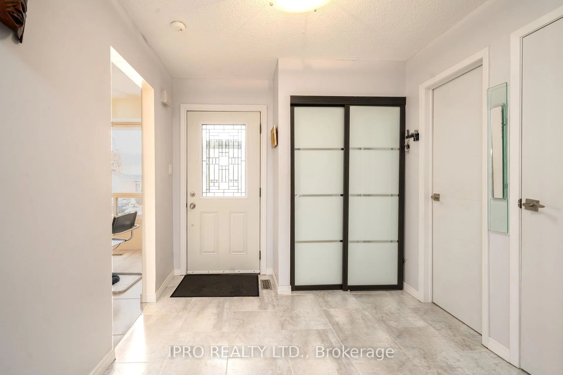 Photo 3 of 13 Sparklett Crescent, Brampton, Heart Lake East — HOMEH
