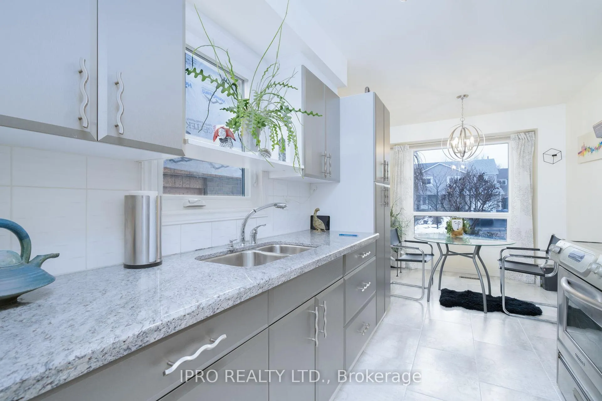 Photo 9 of 13 Sparklett Crescent, Brampton, Heart Lake East — HOMEH