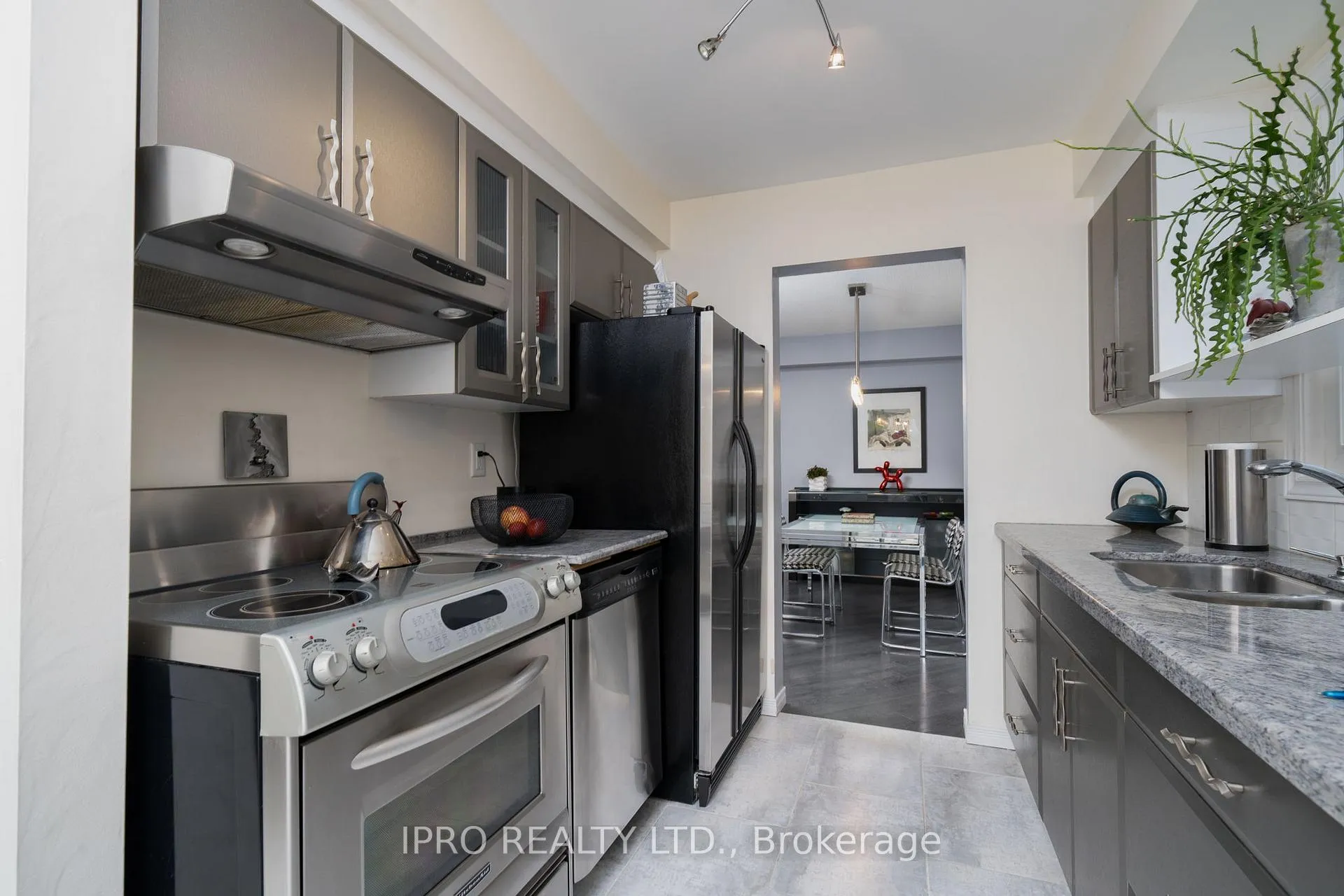 Photo 10 of 13 Sparklett Crescent, Brampton, Heart Lake East — HOMEH