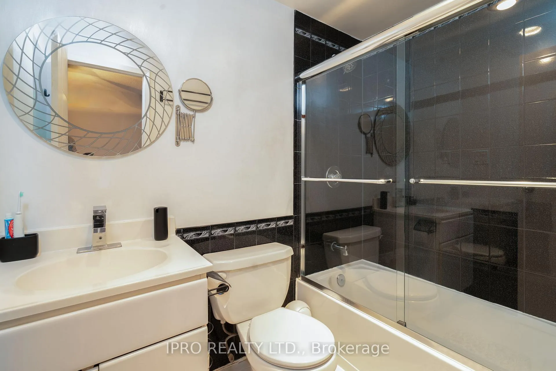 Photo 19 of 13 Sparklett Crescent, Brampton, Heart Lake East — HOMEH