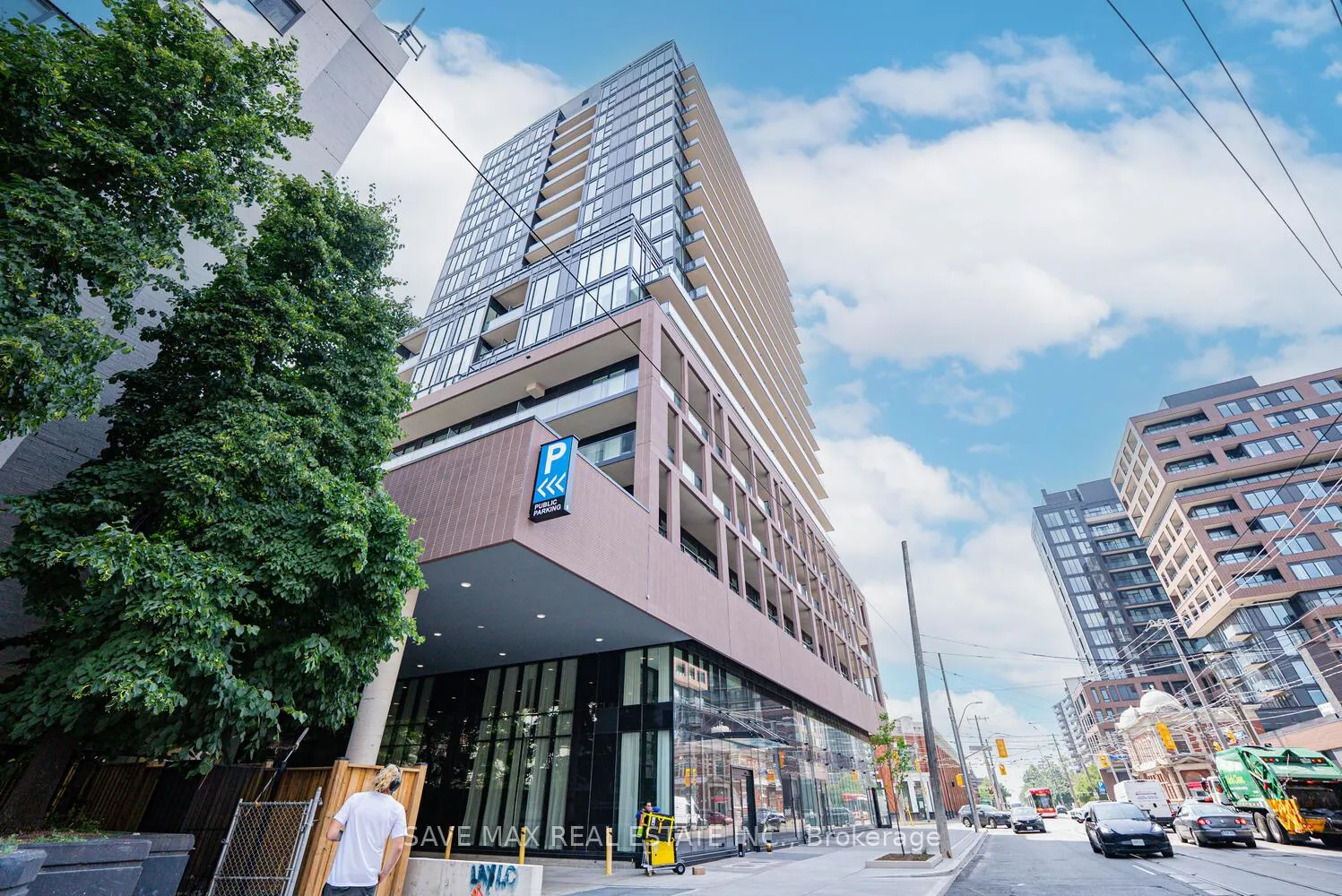 Front of Unit 1203, 285 Dufferin Street